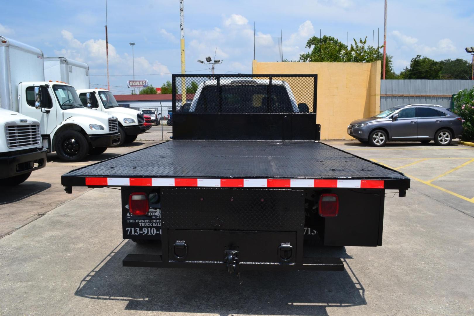 2017 WHITE /BLACK FORD F550 (1FD0W5GT9HE) with an POWERSTROKE 6.7L DIESEL engine, 6SPD AUTOMATIC transmission, located at 9172 North Fwy, Houston, TX, 77037, (713) 910-6868, 29.887470, -95.411903 - 19,500 LB GVWR, 12 FT FLATBED X 96" WIDE, PINTLE HOOK HITCH, 3 X TOOL BOXES, RATIO: 4.88 LIMITED SLIP, WHEELBASE: 203", CREW CAB, POWER WINDOWS , LOCKS & MIRRORS - Photo#4
