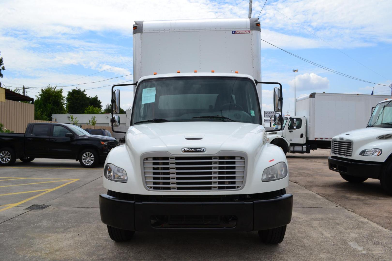 2019 WHITE /BLACK FREIGHTLINER M2-106 (1FVACWFC1KH) with an CUMMINS B6.7L 240HP engine, ALLISON 2500RDS AUTOMATIC transmission, located at 9172 North Fwy, Houston, TX, 77037, (713) 910-6868, 29.887470, -95.411903 - 26,000 LB GVWR NON CDL, MORGAN 26 FT BOX, HEIGHT 103" X WIDTH 102", MAXON 3,000 LB ALUMINUM LIFT GATE, AIR RIDE SUSPENSION, 90 GALLON FUEL CAPACITY, POWER WINDOWS & LOCKS , COLD A/C - Photo#1