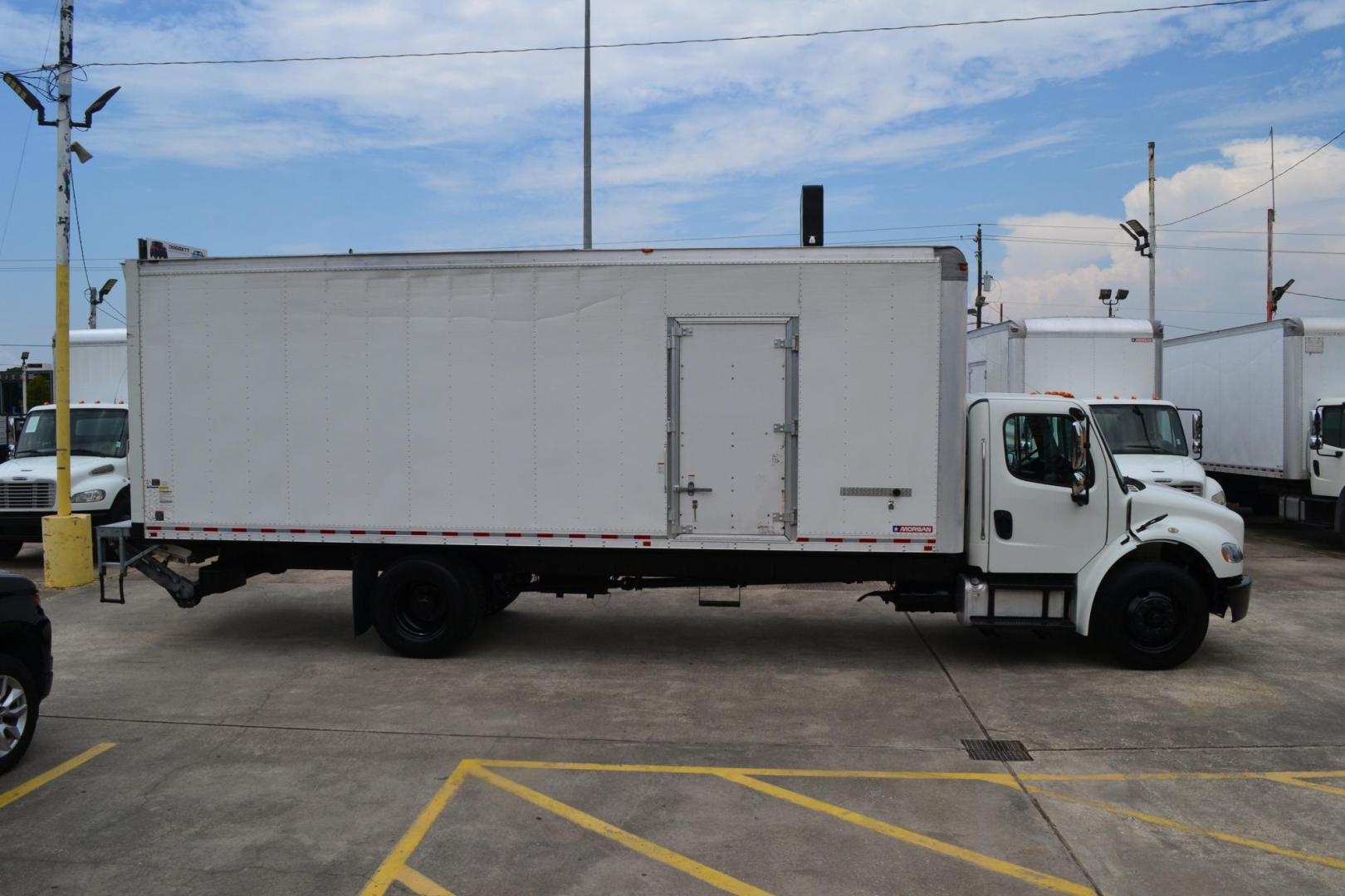 2019 WHITE /BLACK FREIGHTLINER M2-106 (1FVACWFC1KH) with an CUMMINS B6.7L 240HP engine, ALLISON 2500RDS AUTOMATIC transmission, located at 9172 North Fwy, Houston, TX, 77037, (713) 910-6868, 29.887470, -95.411903 - 26,000 LB GVWR NON CDL, MORGAN 26 FT BOX, HEIGHT 103" X WIDTH 102", MAXON 3,000 LB ALUMINUM LIFT GATE, AIR RIDE SUSPENSION, 90 GALLON FUEL CAPACITY, POWER WINDOWS & LOCKS , COLD A/C - Photo#3