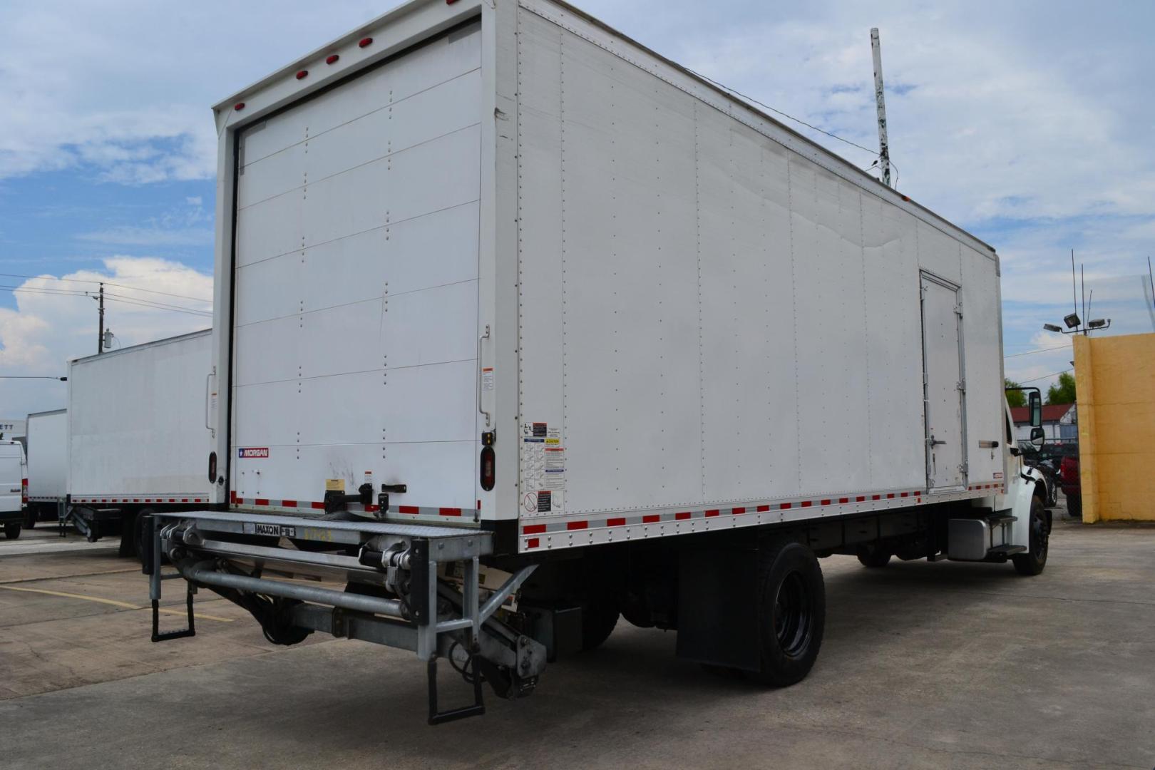 2019 WHITE /BLACK FREIGHTLINER M2-106 (1FVACWFC1KH) with an CUMMINS B6.7L 240HP engine, ALLISON 2500RDS AUTOMATIC transmission, located at 9172 North Fwy, Houston, TX, 77037, (713) 910-6868, 29.887470, -95.411903 - 26,000 LB GVWR NON CDL, MORGAN 26 FT BOX, HEIGHT 103" X WIDTH 102", MAXON 3,000 LB ALUMINUM LIFT GATE, AIR RIDE SUSPENSION, 90 GALLON FUEL CAPACITY, POWER WINDOWS & LOCKS , COLD A/C - Photo#4