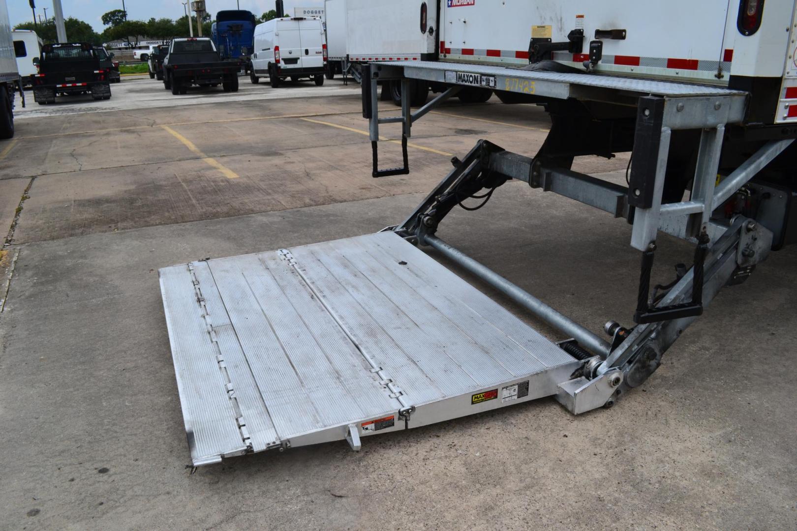 2019 WHITE /BLACK FREIGHTLINER M2-106 (1FVACWFC1KH) with an CUMMINS B6.7L 240HP engine, ALLISON 2500RDS AUTOMATIC transmission, located at 9172 North Fwy, Houston, TX, 77037, (713) 910-6868, 29.887470, -95.411903 - 26,000 LB GVWR NON CDL, MORGAN 26 FT BOX, HEIGHT 103" X WIDTH 102", MAXON 3,000 LB ALUMINUM LIFT GATE, AIR RIDE SUSPENSION, 90 GALLON FUEL CAPACITY, POWER WINDOWS & LOCKS , COLD A/C - Photo#5