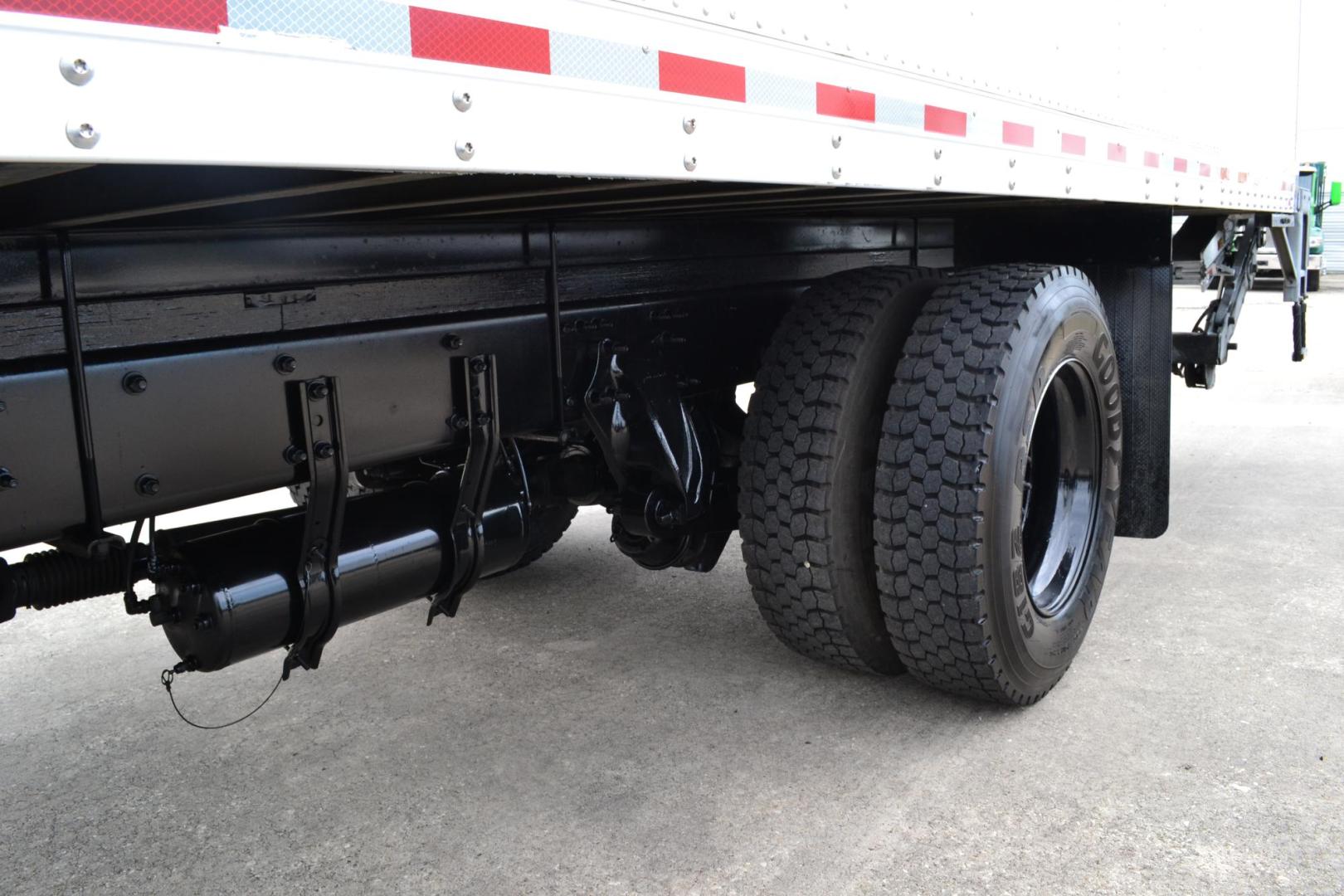 2019 WHITE /BLACK FREIGHTLINER M2-106 (1FVACWFC1KH) with an CUMMINS B6.7L 240HP engine, ALLISON 2500RDS AUTOMATIC transmission, located at 9172 North Fwy, Houston, TX, 77037, (713) 910-6868, 29.887470, -95.411903 - 26,000 LB GVWR NON CDL, MORGAN 26 FT BOX, HEIGHT 103" X WIDTH 102", MAXON 3,000 LB ALUMINUM LIFT GATE, AIR RIDE SUSPENSION, 90 GALLON FUEL CAPACITY, POWER WINDOWS & LOCKS , COLD A/C - Photo#8