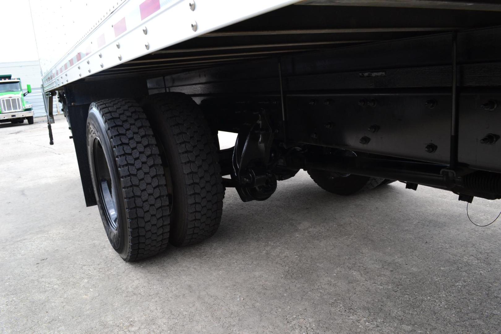 2019 WHITE /BLACK FREIGHTLINER M2-106 (1FVACWFC1KH) with an CUMMINS B6.7L 240HP engine, ALLISON 2500RDS AUTOMATIC transmission, located at 9172 North Fwy, Houston, TX, 77037, (713) 910-6868, 29.887470, -95.411903 - 26,000 LB GVWR NON CDL, MORGAN 26 FT BOX, HEIGHT 103" X WIDTH 102", MAXON 3,000 LB ALUMINUM LIFT GATE, AIR RIDE SUSPENSION, 90 GALLON FUEL CAPACITY, POWER WINDOWS & LOCKS , COLD A/C - Photo#9