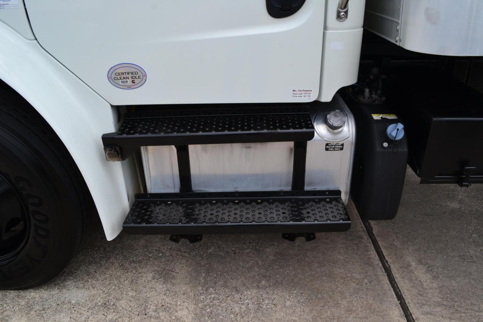 2019 WHITE /BLACK FREIGHTLINER M2-106 (1FVACWFC1KH) with an CUMMINS B6.7L 240HP engine, ALLISON 2500RDS AUTOMATIC transmission, located at 9172 North Fwy, Houston, TX, 77037, (713) 910-6868, 29.887470, -95.411903 - 26,000 LB GVWR NON CDL, MORGAN 26 FT BOX, HEIGHT 103" X WIDTH 102", MAXON 3,000 LB ALUMINUM LIFT GATE, AIR RIDE SUSPENSION, 90 GALLON FUEL CAPACITY, POWER WINDOWS & LOCKS , COLD A/C - Photo#10