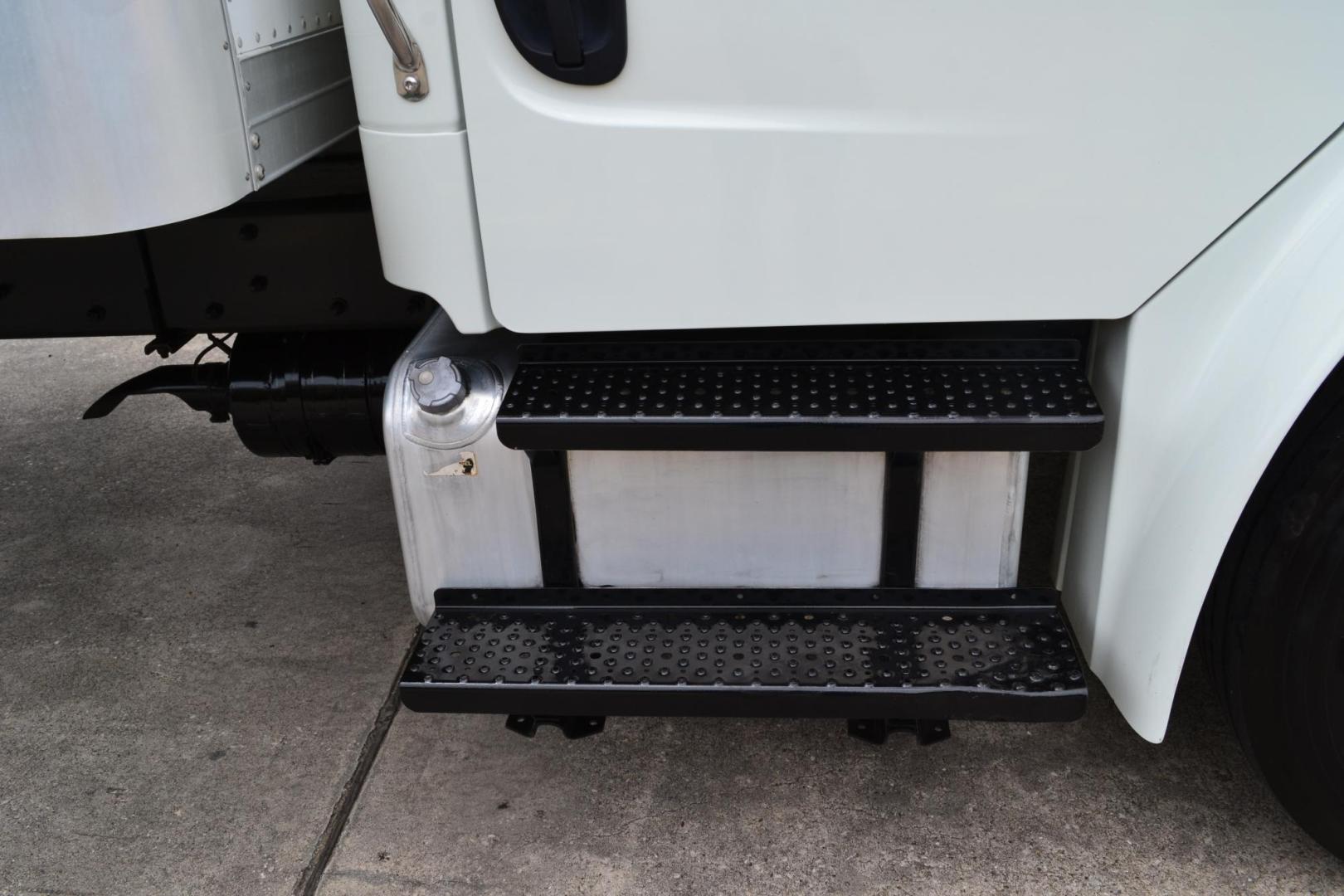 2019 WHITE /BLACK FREIGHTLINER M2-106 (1FVACWFC1KH) with an CUMMINS B6.7L 240HP engine, ALLISON 2500RDS AUTOMATIC transmission, located at 9172 North Fwy, Houston, TX, 77037, (713) 910-6868, 29.887470, -95.411903 - 26,000 LB GVWR NON CDL, MORGAN 26 FT BOX, HEIGHT 103" X WIDTH 102", MAXON 3,000 LB ALUMINUM LIFT GATE, AIR RIDE SUSPENSION, 90 GALLON FUEL CAPACITY, POWER WINDOWS & LOCKS , COLD A/C - Photo#11