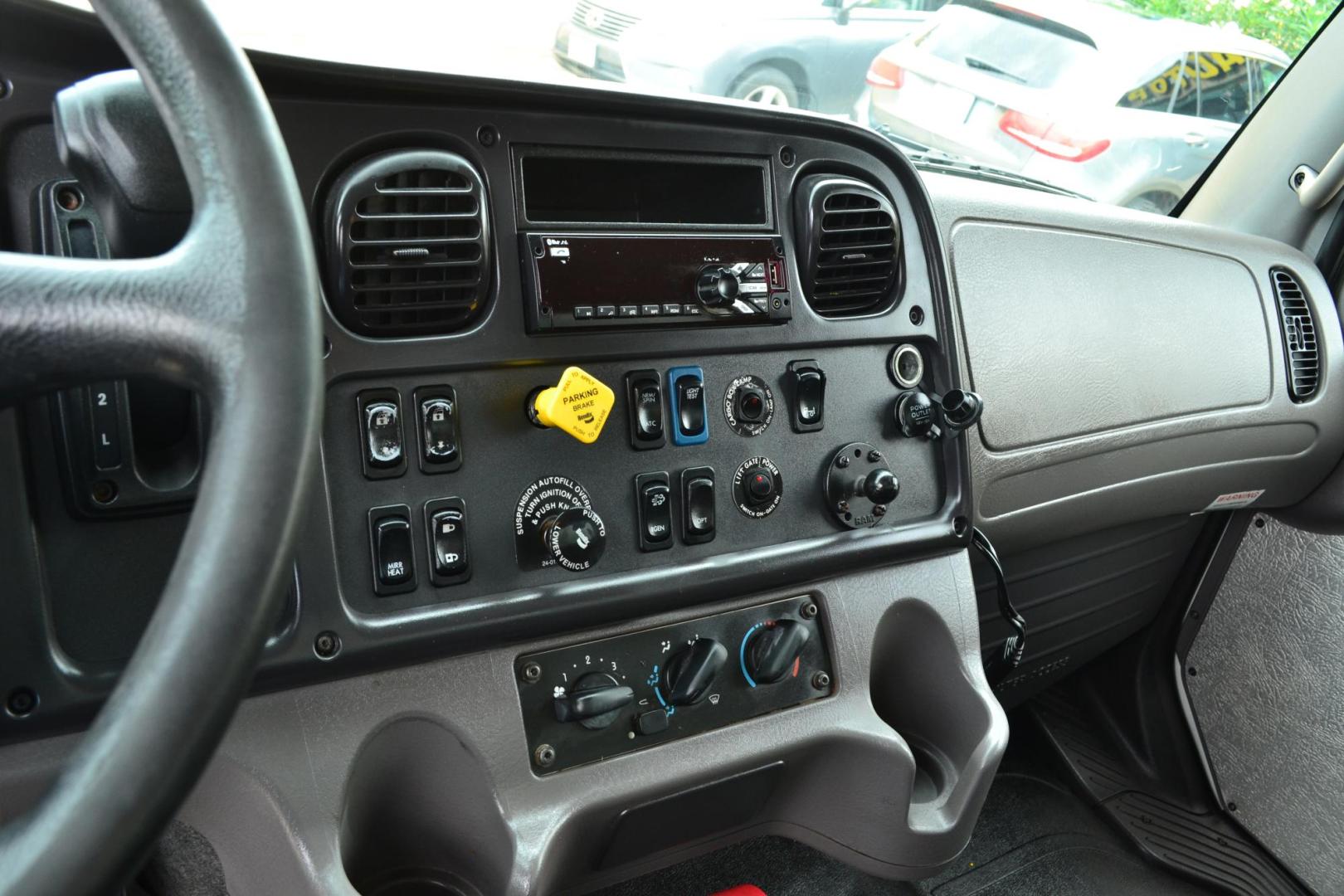 2019 WHITE /BLACK FREIGHTLINER M2-106 (1FVACWFC1KH) with an CUMMINS B6.7L 240HP engine, ALLISON 2500RDS AUTOMATIC transmission, located at 9172 North Fwy, Houston, TX, 77037, (713) 910-6868, 29.887470, -95.411903 - 26,000 LB GVWR NON CDL, MORGAN 26 FT BOX, HEIGHT 103" X WIDTH 102", MAXON 3,000 LB ALUMINUM LIFT GATE, AIR RIDE SUSPENSION, 90 GALLON FUEL CAPACITY, POWER WINDOWS & LOCKS , COLD A/C - Photo#16