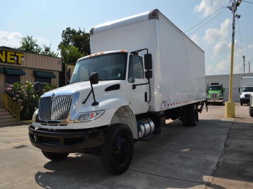2017 INTERNATIONAL 4300 26 FT BOX TRUCK 