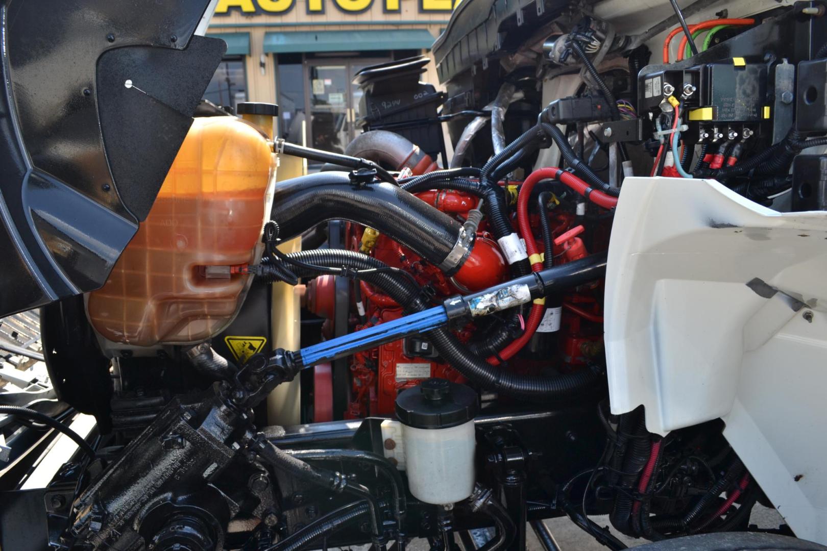 2017 WHITE /BLACK INTERNATIONAL 4300 (1HTMMMML6HH) with an CUMMINS ISB 6.7L 240HP engine, ALLISON 2100HS AUTOMATIC transmission, located at 9172 North Fwy, Houston, TX, 77037, (713) 910-6868, 29.887470, -95.411903 - 25,999 LB GVWR NON CDL, MORGAN 26 FT BOX , HEIGHT 103" X WIDTH 102", MAXON 3,000 LB ALUMINUM LIFT GATE, AIR RIDE SUSPENSION, 90 GALLON FUEL CAPACITY, POWER WINDOWS & LOCKS - Photo#17