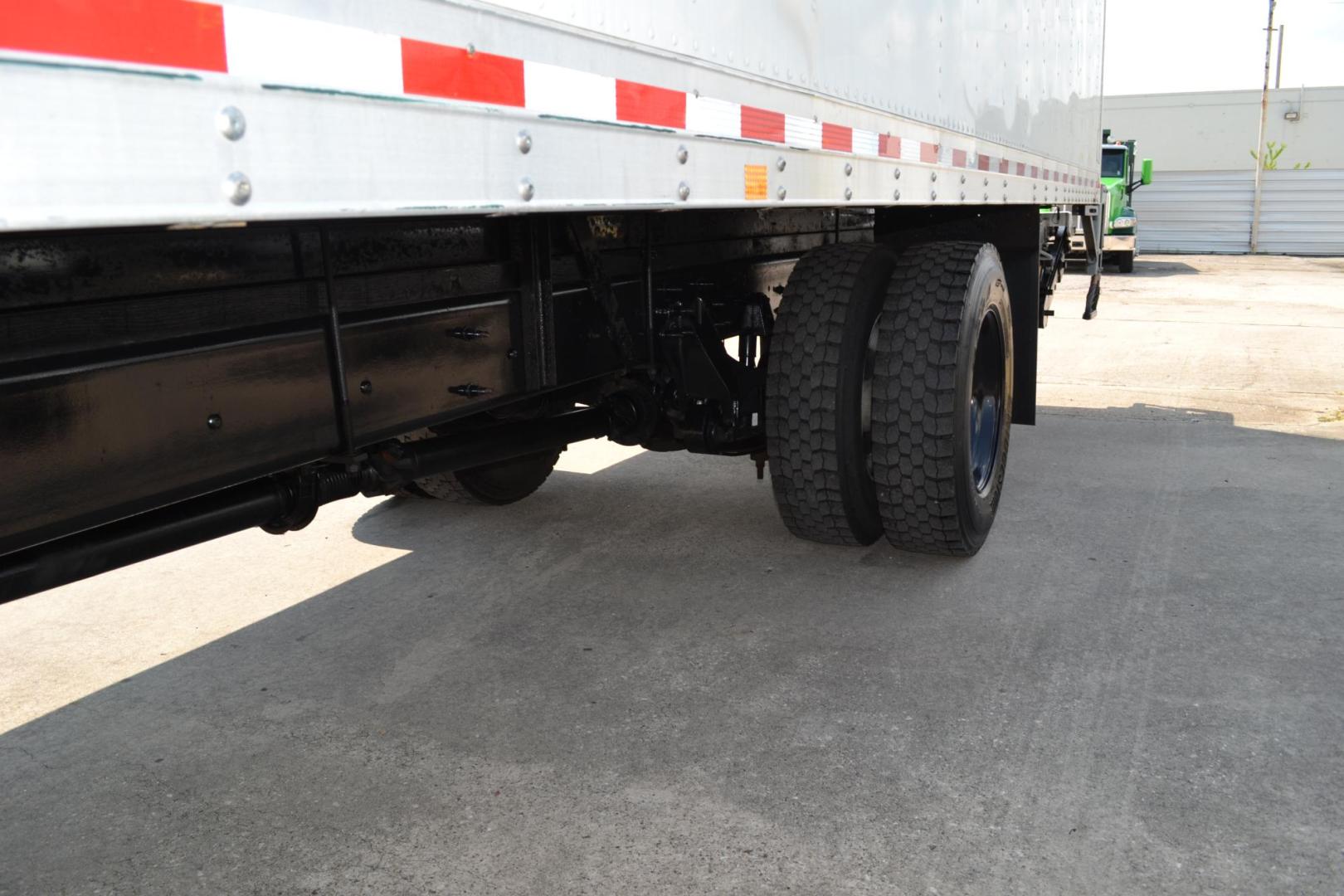 2018 WHITE /BLACK INTERNATIONAL 4300 (1HTMMMMLXJH) with an CUMMINS B6.7L 240HP engine, ALLISON 2500RDS AUTOMATIC transmission, located at 9172 North Fwy, Houston, TX, 77037, (713) 910-6868, 29.887470, -95.411903 - Photo#8