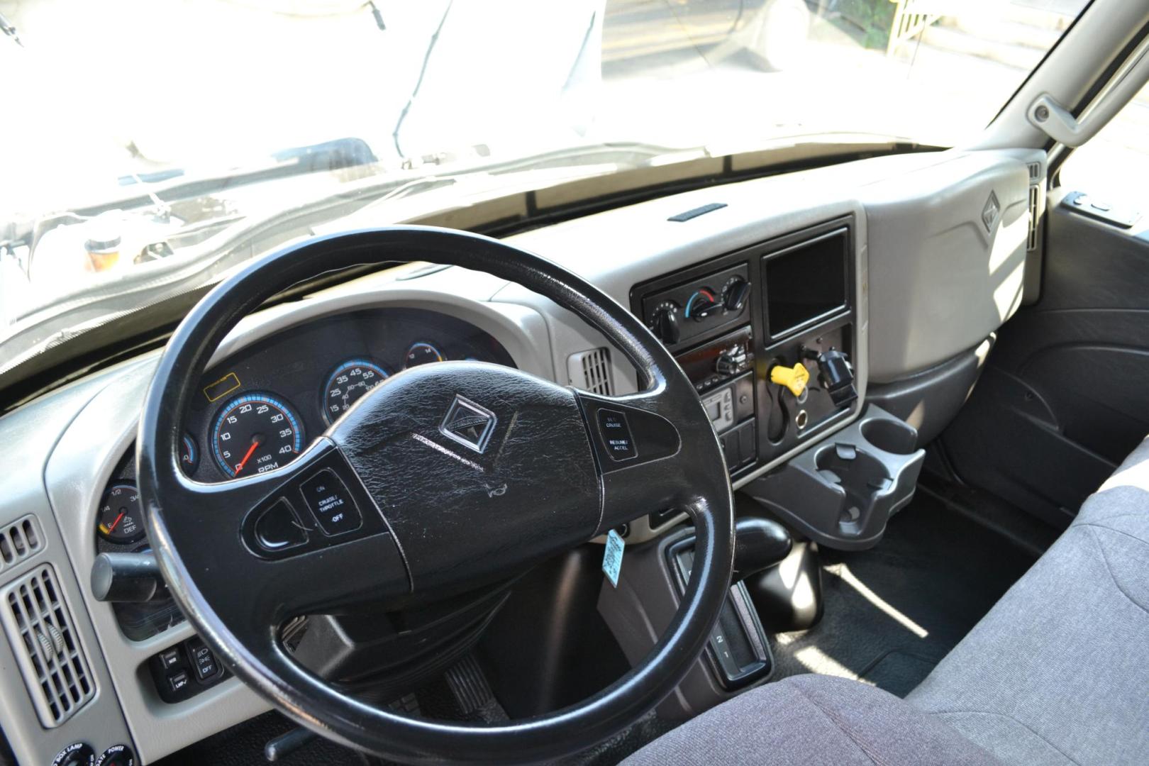 2018 WHITE /BLACK INTERNATIONAL 4300 (1HTMMMMLXJH) with an CUMMINS B6.7L 240HP engine, ALLISON 2500RDS AUTOMATIC transmission, located at 9172 North Fwy, Houston, TX, 77037, (713) 910-6868, 29.887470, -95.411903 - Photo#14
