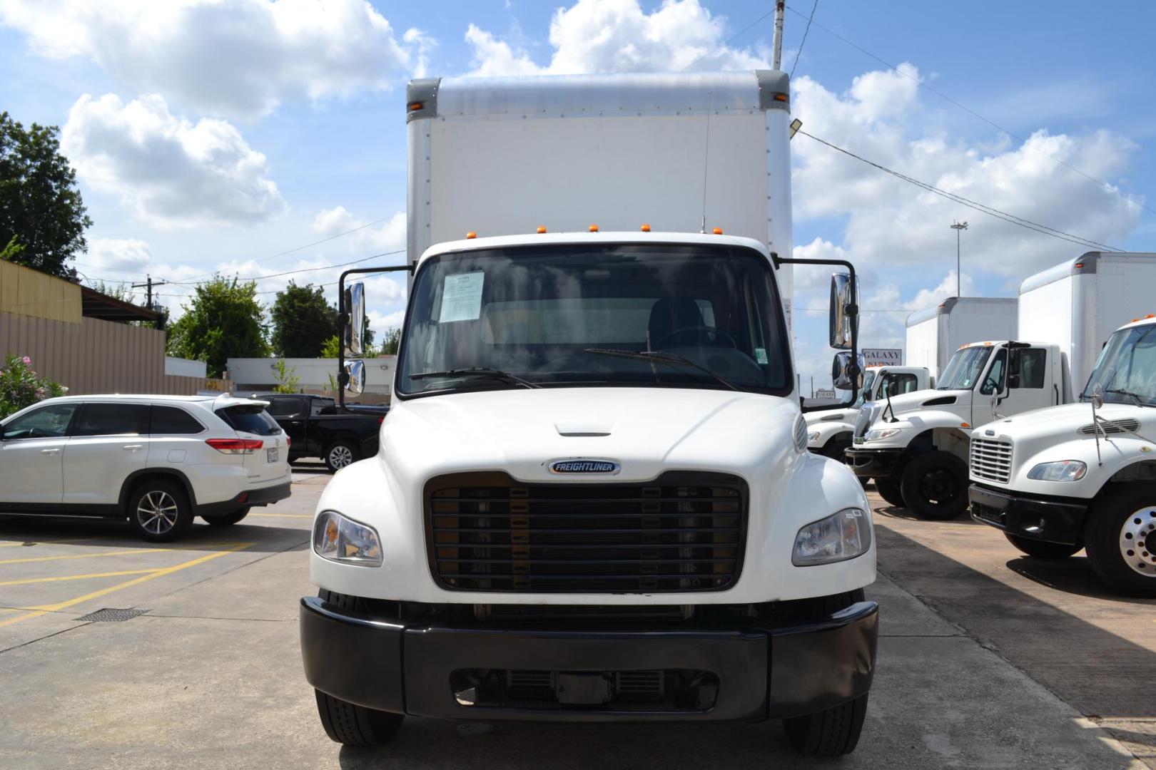 2018 WHITE /BLACK FREIGHTLINER M2-106 (3ALACWFC0JD) with an CUMMINS B6.7L 240HP engine, ALLISON 2500RDS AUTOMATIC transmission, located at 9172 North Fwy, Houston, TX, 77037, (713) 910-6868, 29.887470, -95.411903 - 26,000 LB GVWR NON CDL, MORGAN 26 FT BOX, HEIGHT 103" X WIDTH 102", MAXON 3,000 LB ALUMINUM LIFT GATE W/ RAMP, AIR RIDE SUSPENSION, 90 GALLON FUEL CAPACITY, EXHAUST BRAKE, POWER WINDOWS & LOCKS, COLLISION MITIGATION - Photo#1