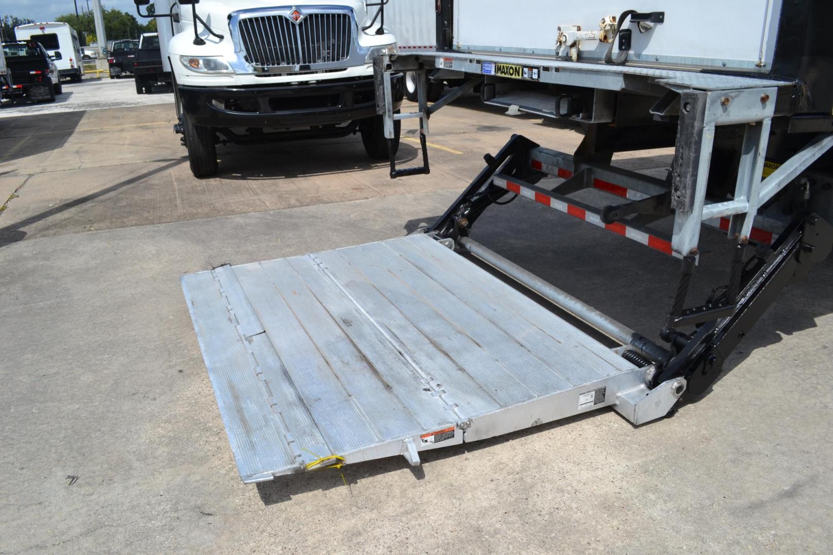 2018 WHITE /BLACK FREIGHTLINER M2-106 (3ALACWFC0JD) with an CUMMINS B6.7L 240HP engine, ALLISON 2500RDS AUTOMATIC transmission, located at 9172 North Fwy, Houston, TX, 77037, (713) 910-6868, 29.887470, -95.411903 - 26,000 LB GVWR NON CDL, MORGAN 26 FT BOX, HEIGHT 103" X WIDTH 102", MAXON 3,000 LB ALUMINUM LIFT GATE W/ RAMP, AIR RIDE SUSPENSION, 90 GALLON FUEL CAPACITY, EXHAUST BRAKE, POWER WINDOWS & LOCKS, COLLISION MITIGATION - Photo#6