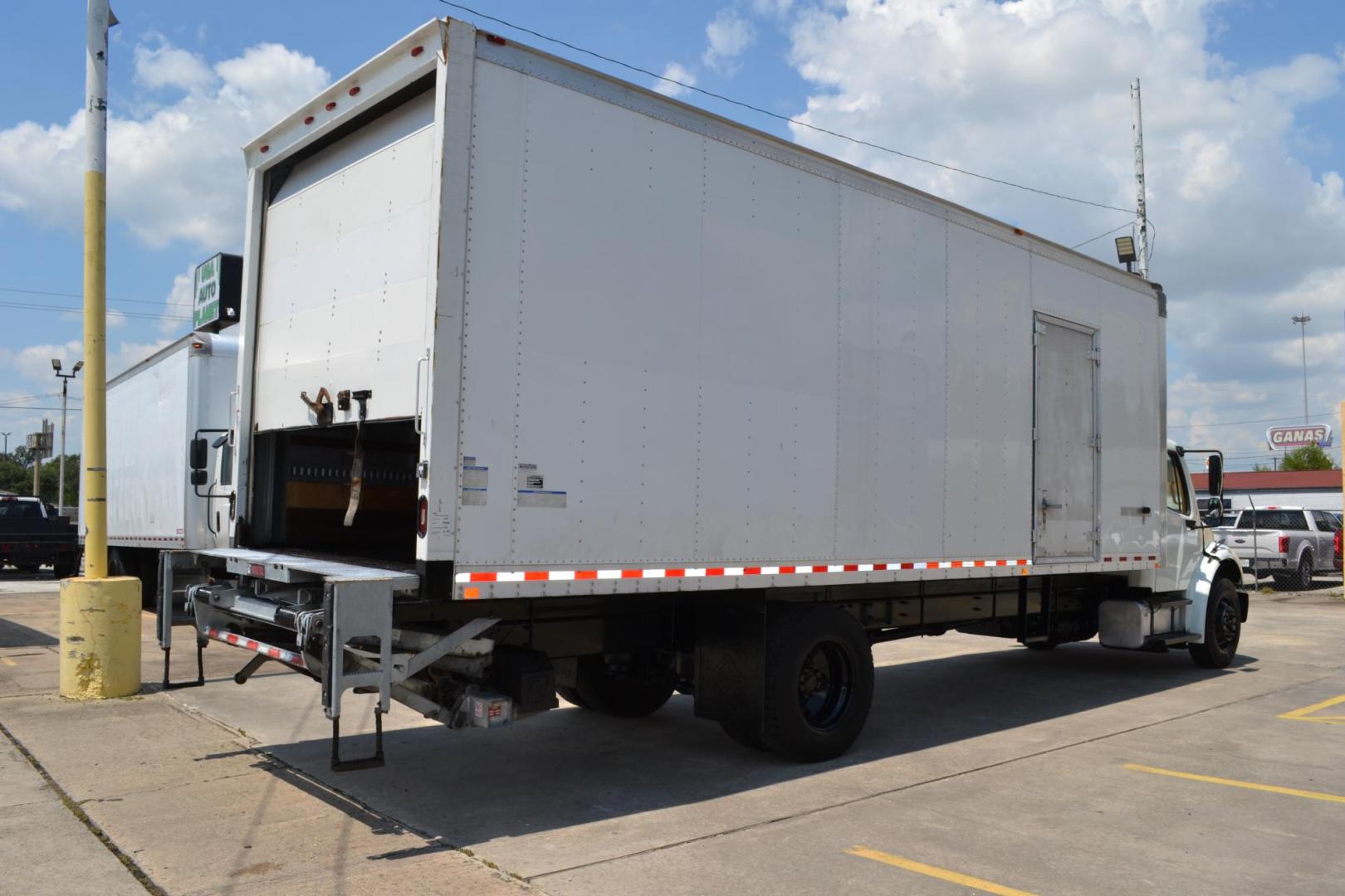 2019 WHITE /BLACK FREIGHTLINER M2-106 (3ALACWFC8KD) with an CUMMINS B6.7L 240HP engine, ALLISON 2500RDS AUTOMATIC transmission, located at 9172 North Fwy, Houston, TX, 77037, (713) 910-6868, 29.887470, -95.411903 - Photo#3
