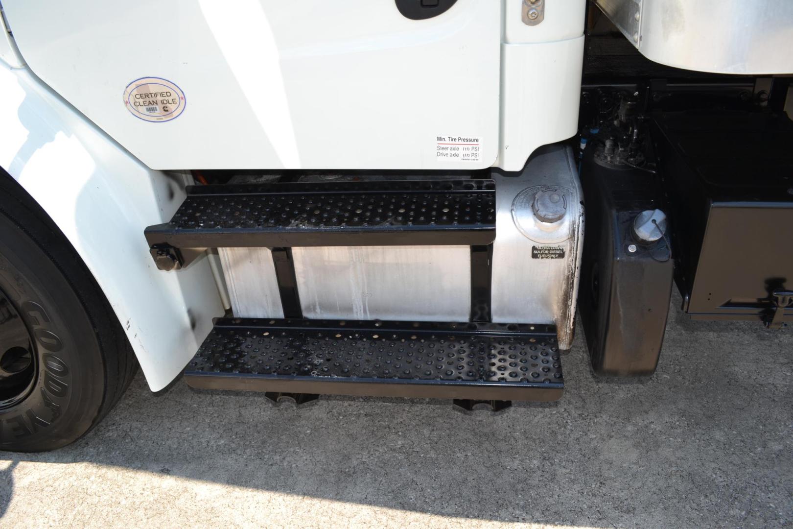 2019 WHITE /BLACK FREIGHTLINER M2-106 (3ALACWFC8KD) with an CUMMINS B6.7L 240HP engine, ALLISON 2500RDS AUTOMATIC transmission, located at 9172 North Fwy, Houston, TX, 77037, (713) 910-6868, 29.887470, -95.411903 - Photo#11