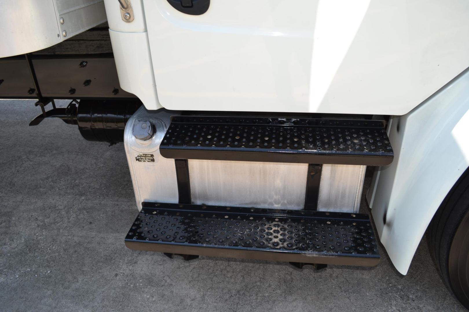 2019 WHITE /BLACK FREIGHTLINER M2-106 (3ALACWFC8KD) with an CUMMINS B6.7L 240HP engine, ALLISON 2500RDS AUTOMATIC transmission, located at 9172 North Fwy, Houston, TX, 77037, (713) 910-6868, 29.887470, -95.411903 - Photo#12
