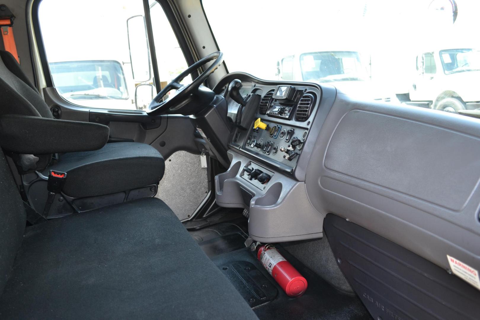 2019 WHITE /BLACK FREIGHTLINER M2-106 (3ALACWFC8KD) with an CUMMINS B6.7L 240HP engine, ALLISON 2500RDS AUTOMATIC transmission, located at 9172 North Fwy, Houston, TX, 77037, (713) 910-6868, 29.887470, -95.411903 - Photo#13