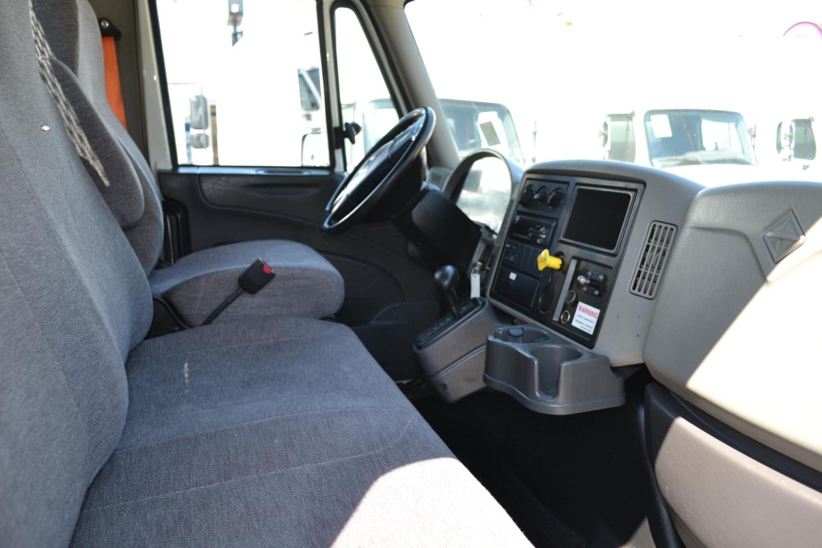 2016 WHITE /BLACK INTERNATIONAL 4300 (1HTMMMML6GH) with an CUMMINS ISB 6.7L 240HP engine, ALLISON 2200RDS AUTOMATIC transmission, located at 9172 North Fwy, Houston, TX, 77037, (713) 910-6868, 29.887470, -95.411903 - Photo#8