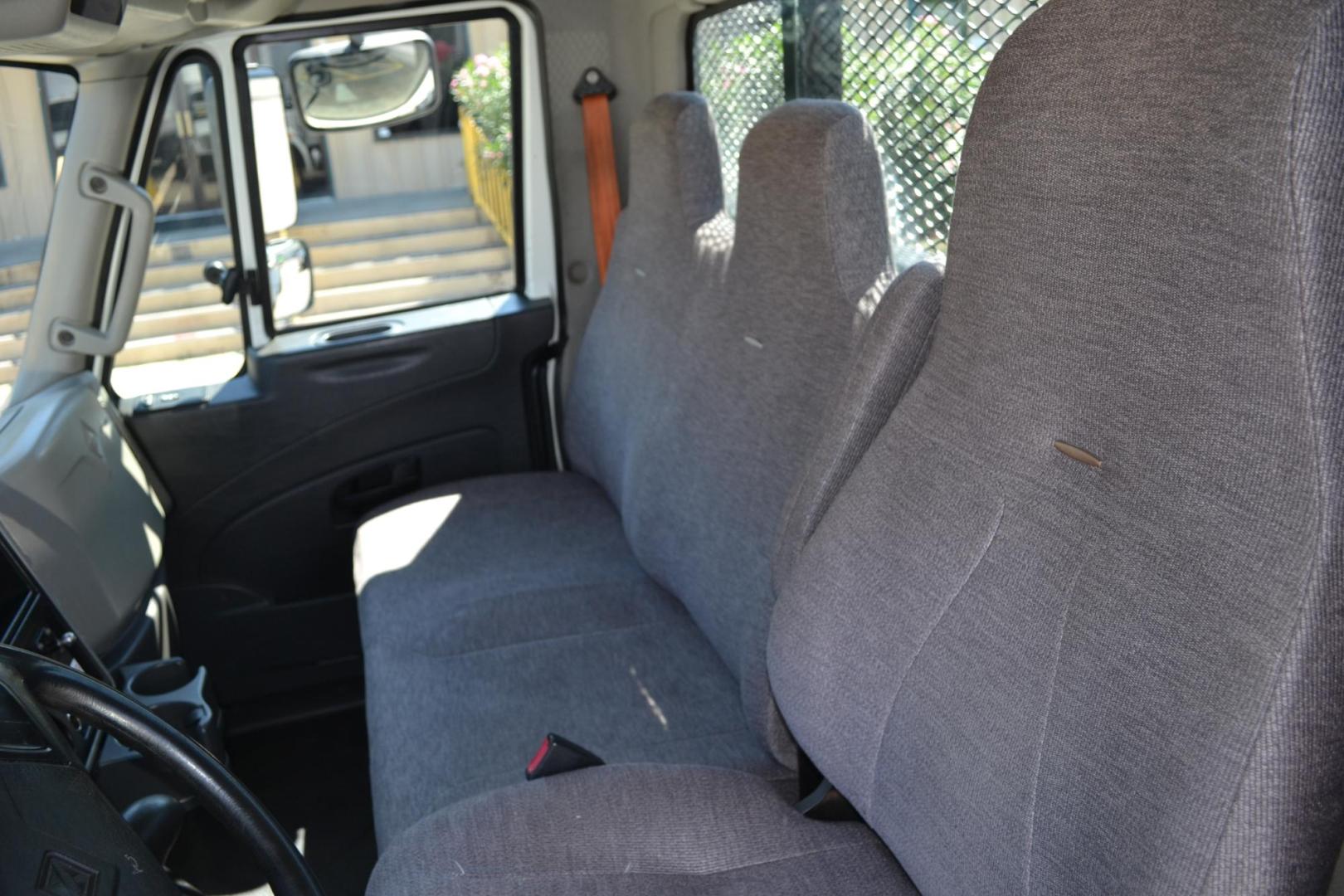 2016 WHITE /BLACK INTERNATIONAL 4300 (1HTMMMML6GH) with an CUMMINS ISB 6.7L 240HP engine, ALLISON 2200RDS AUTOMATIC transmission, located at 9172 North Fwy, Houston, TX, 77037, (713) 910-6868, 29.887470, -95.411903 - Photo#9