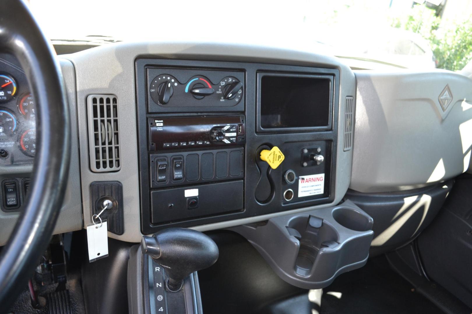 2016 WHITE /BLACK INTERNATIONAL 4300 (1HTMMMML6GH) with an CUMMINS ISB 6.7L 240HP engine, ALLISON 2200RDS AUTOMATIC transmission, located at 9172 North Fwy, Houston, TX, 77037, (713) 910-6868, 29.887470, -95.411903 - Photo#12