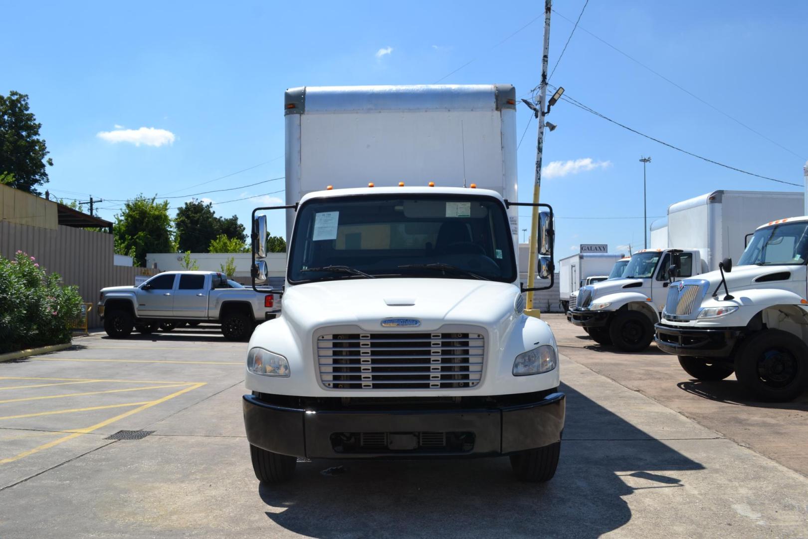 2018 WHITE /BLACK FREIGHTLINER M2-106 (1FVACWFC3JH) with an CUMMINS B6.7L 240HP engine, ALLISON 2500RDS AUTOMATIC transmission, located at 9172 North Fwy, Houston, TX, 77037, (713) 910-6868, 29.887470, -95.411903 - Photo#1