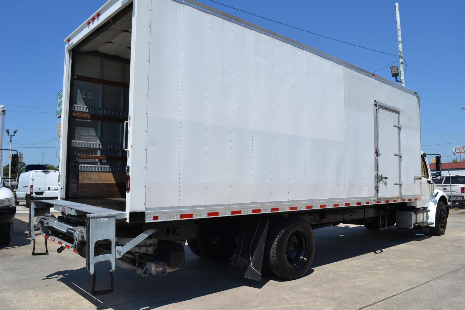 2018 WHITE /BLACK FREIGHTLINER M2-106 (1FVACWFC3JH) with an CUMMINS B6.7L 240HP engine, ALLISON 2500RDS AUTOMATIC transmission, located at 9172 North Fwy, Houston, TX, 77037, (713) 910-6868, 29.887470, -95.411903 - Photo#4