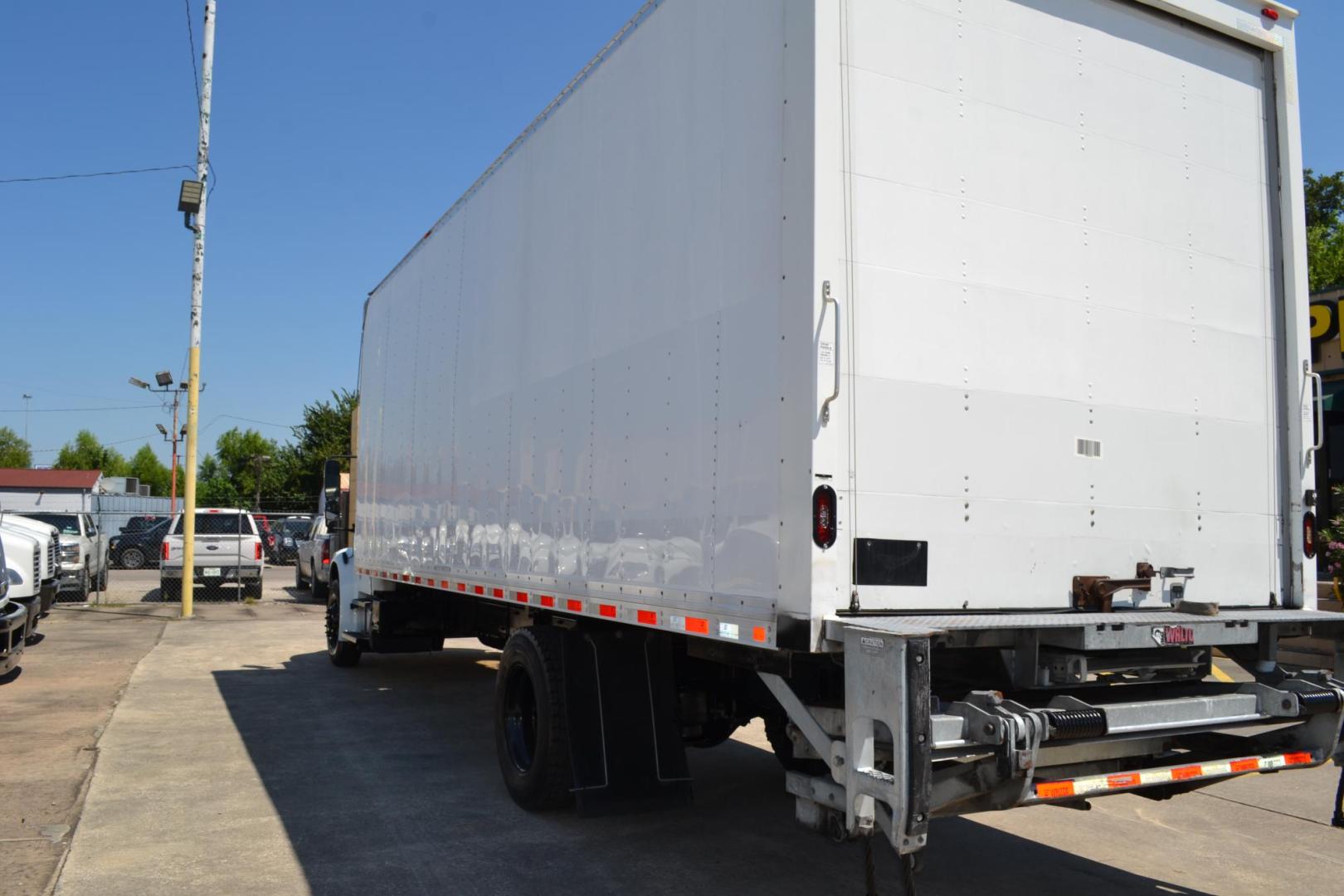 2018 WHITE /BLACK FREIGHTLINER M2-106 (1FVACWFC3JH) with an CUMMINS B6.7L 240HP engine, ALLISON 2500RDS AUTOMATIC transmission, located at 9172 North Fwy, Houston, TX, 77037, (713) 910-6868, 29.887470, -95.411903 - Photo#8