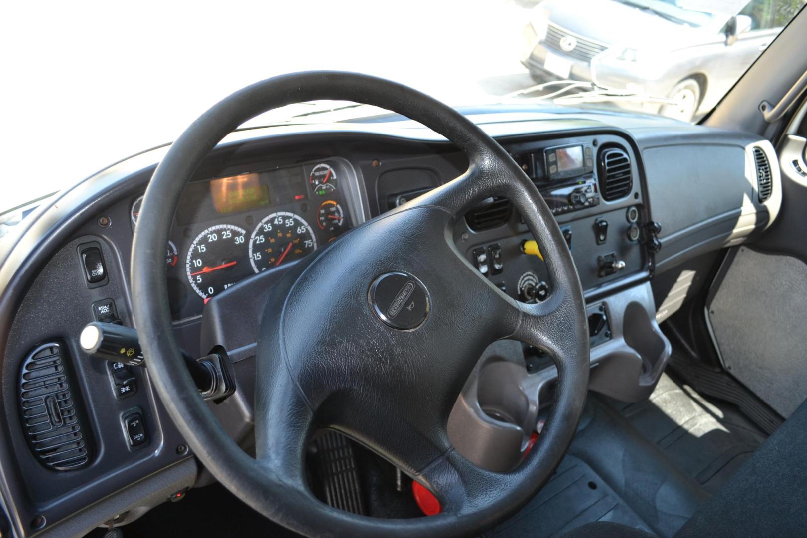2018 WHITE /BLACK FREIGHTLINER M2-106 (1FVACWFC3JH) with an CUMMINS B6.7L 240HP engine, ALLISON 2500RDS AUTOMATIC transmission, located at 9172 North Fwy, Houston, TX, 77037, (713) 910-6868, 29.887470, -95.411903 - Photo#14