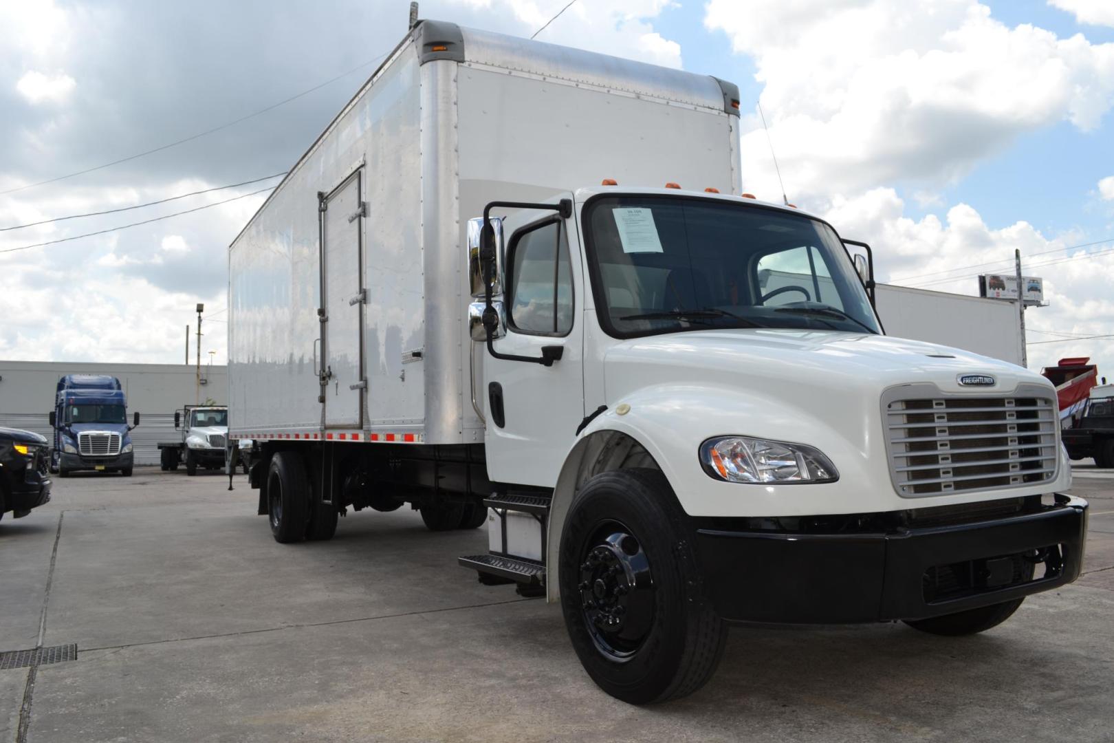 2018 WHITE /BLACK FREIGHTLINER M2-106 (3ALACWFC8JD) with an CUMMINS B6.7L 240HP engine, ALLISON 2500RDS AUTOMATIC transmission, located at 9172 North Fwy, Houston, TX, 77037, (713) 910-6868, 29.887470, -95.411903 - 26,000 LB GVWR NON CDL, SUPREME 26 FT BOX ,HEIGHT 103" X WIDTH 102", WALTCO 3,000 LB ALUMINUM LIFT GATE W/ RAMP, AIR RIDE SUSPENSION ,90 GALLON FUEL CAPACITY, WHEELBASE: 270", COLLISION MITIGATION, POWER WINDOWS & LOCKS - Photo#2