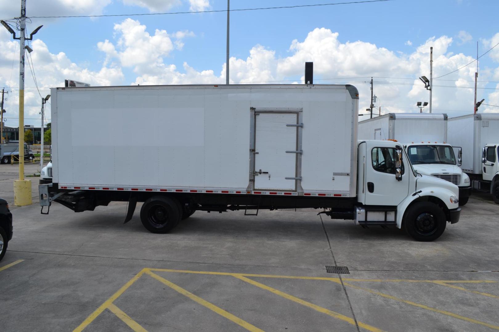 2018 WHITE /BLACK FREIGHTLINER M2-106 (3ALACWFC8JD) with an CUMMINS B6.7L 240HP engine, ALLISON 2500RDS AUTOMATIC transmission, located at 9172 North Fwy, Houston, TX, 77037, (713) 910-6868, 29.887470, -95.411903 - 26,000 LB GVWR NON CDL, SUPREME 26 FT BOX ,HEIGHT 103" X WIDTH 102", WALTCO 3,000 LB ALUMINUM LIFT GATE W/ RAMP, AIR RIDE SUSPENSION ,90 GALLON FUEL CAPACITY, WHEELBASE: 270", COLLISION MITIGATION, POWER WINDOWS & LOCKS - Photo#3