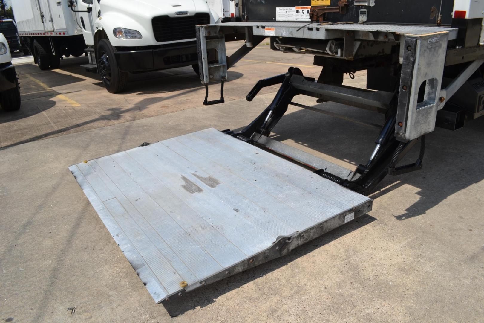 2018 WHITE /BLACK FREIGHTLINER M2-106 (3ALACWFC8JD) with an CUMMINS B6.7L 240HP engine, ALLISON 2500RDS AUTOMATIC transmission, located at 9172 North Fwy, Houston, TX, 77037, (713) 910-6868, 29.887470, -95.411903 - 26,000 LB GVWR NON CDL, SUPREME 26 FT BOX ,HEIGHT 103" X WIDTH 102", WALTCO 3,000 LB ALUMINUM LIFT GATE W/ RAMP, AIR RIDE SUSPENSION ,90 GALLON FUEL CAPACITY, WHEELBASE: 270", COLLISION MITIGATION, POWER WINDOWS & LOCKS - Photo#7