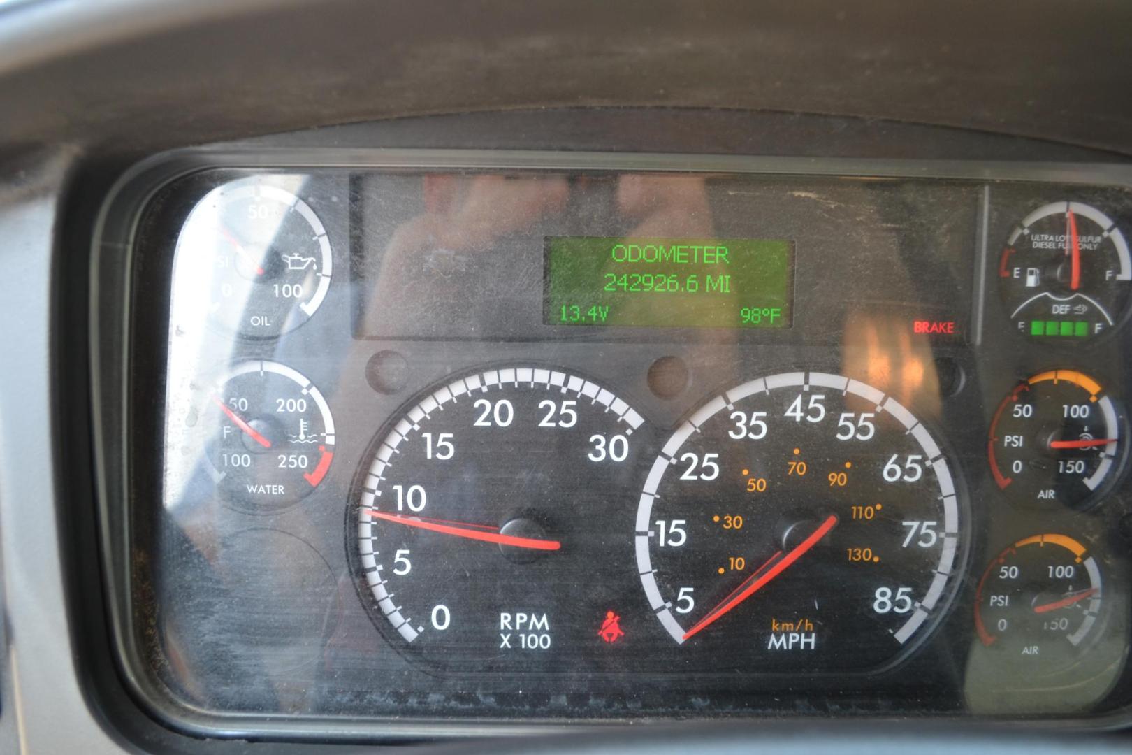 2018 WHITE /BLACK FREIGHTLINER M2-106 (3ALACWFC8JD) with an CUMMINS B6.7L 240HP engine, ALLISON 2500RDS AUTOMATIC transmission, located at 9172 North Fwy, Houston, TX, 77037, (713) 910-6868, 29.887470, -95.411903 - 26,000 LB GVWR NON CDL, SUPREME 26 FT BOX ,HEIGHT 103" X WIDTH 102", WALTCO 3,000 LB ALUMINUM LIFT GATE W/ RAMP, AIR RIDE SUSPENSION ,90 GALLON FUEL CAPACITY, WHEELBASE: 270", COLLISION MITIGATION, POWER WINDOWS & LOCKS - Photo#15