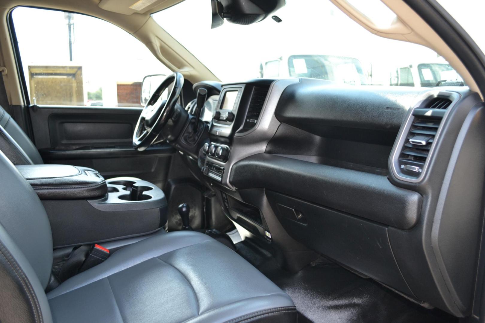 2019 WHITE /BLACK RAM 5500 (3C7WRNFL1KG) with an CUMMINS 6.7L TURBO DIESEL engine, AISIN A465 6SPD AUTOMATIC transmission, located at 9172 North Fwy, Houston, TX, 77037, (713) 910-6868, 29.887470, -95.411903 - 19,500 LB GVWR, 11 FT FLATBED X 96" WIDE, GOOSENECK/BUMPER PULL HITCH, TOOLBOX, CREW CAB, 4X4, EXHAUST BRAKE, 35 GALLON FUEL TANK, POWER WINDOWS, LOCKS & MIRRORS - Photo#7