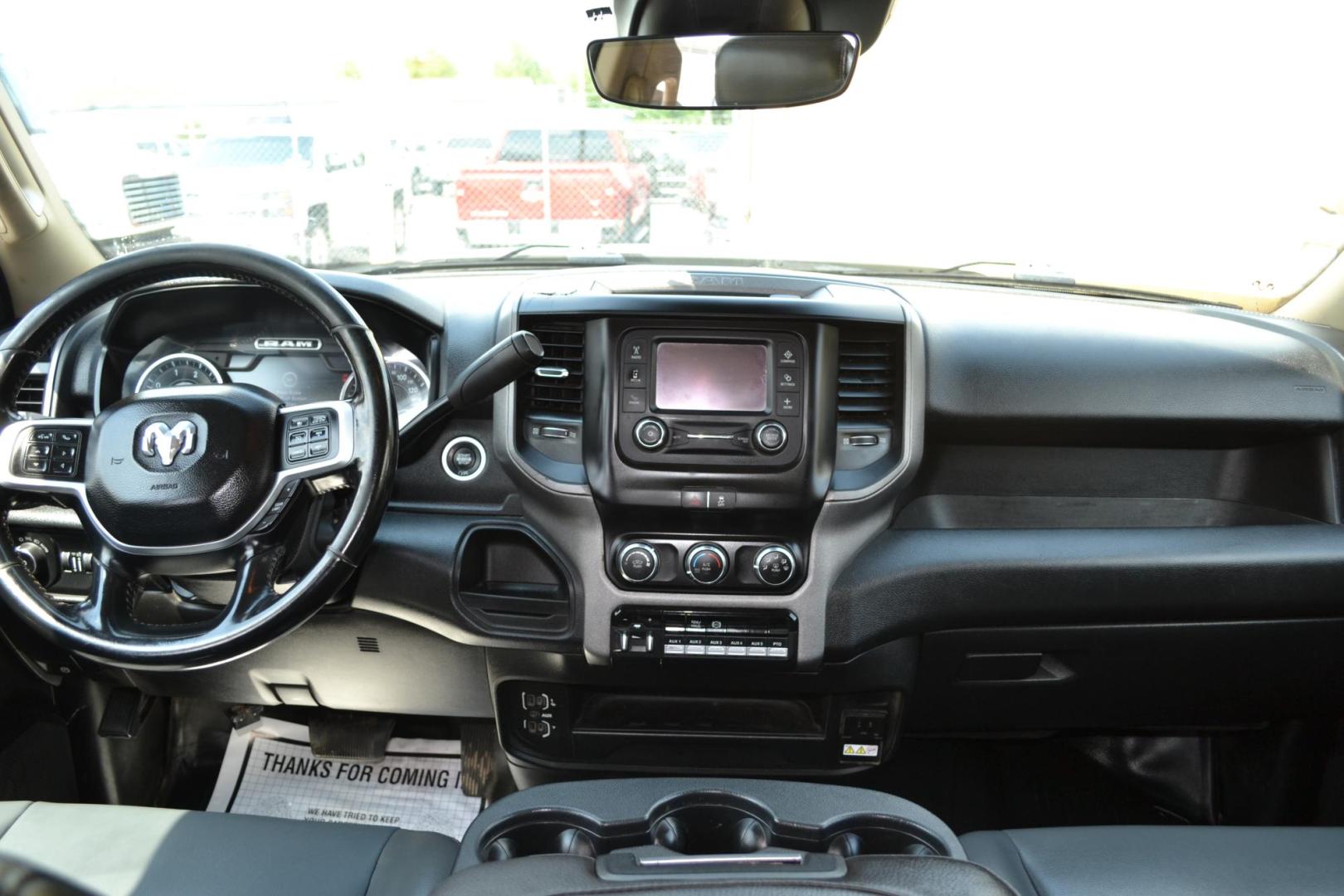 2019 WHITE /BLACK RAM 5500 (3C7WRNFL1KG) with an CUMMINS 6.7L TURBO DIESEL engine, AISIN A465 6SPD AUTOMATIC transmission, located at 9172 North Fwy, Houston, TX, 77037, (713) 910-6868, 29.887470, -95.411903 - 19,500 LB GVWR, 11 FT FLATBED X 96" WIDE, GOOSENECK/BUMPER PULL HITCH, TOOLBOX, CREW CAB, 4X4, EXHAUST BRAKE, 35 GALLON FUEL TANK, POWER WINDOWS, LOCKS & MIRRORS - Photo#10