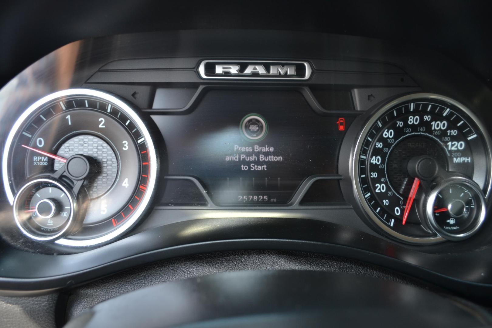 2019 WHITE /BLACK RAM 5500 (3C7WRNFL1KG) with an CUMMINS 6.7L TURBO DIESEL engine, AISIN A465 6SPD AUTOMATIC transmission, located at 9172 North Fwy, Houston, TX, 77037, (713) 910-6868, 29.887470, -95.411903 - 19,500 LB GVWR, 11 FT FLATBED X 96" WIDE, GOOSENECK/BUMPER PULL HITCH, TOOLBOX, CREW CAB, 4X4, EXHAUST BRAKE, 35 GALLON FUEL TANK, POWER WINDOWS, LOCKS & MIRRORS - Photo#14