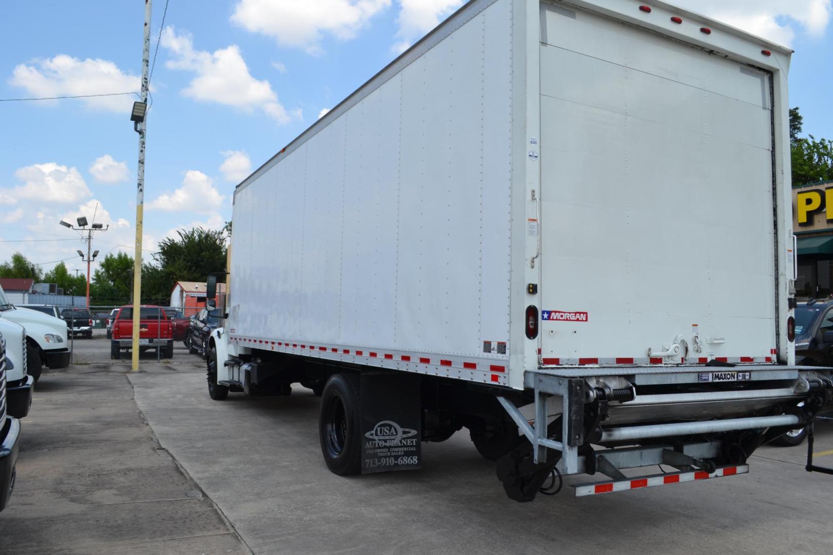 2019 WHITE /BLACK FREIGHTLINER M2-106 with an CUMMINS B6.7L 260HP engine, ALLISON 2500RDS AUTOMATIC transmission, located at 9172 North Fwy, Houston, TX, 77037, (713) 910-6868, 29.887470, -95.411903 - 26,000 LB GVWR NON CDL, MORGAN 26 FT BOX X HEIGHT 103" X WIDTH 102", MAXON 3,000 LB ALUMINUM LIFT GATE, AIR RIDE SUSPENSION, POWER WINDOWS, LOCKS, & MIRRORS, 160 GALLON FUEL CAPACITY - Photo#5