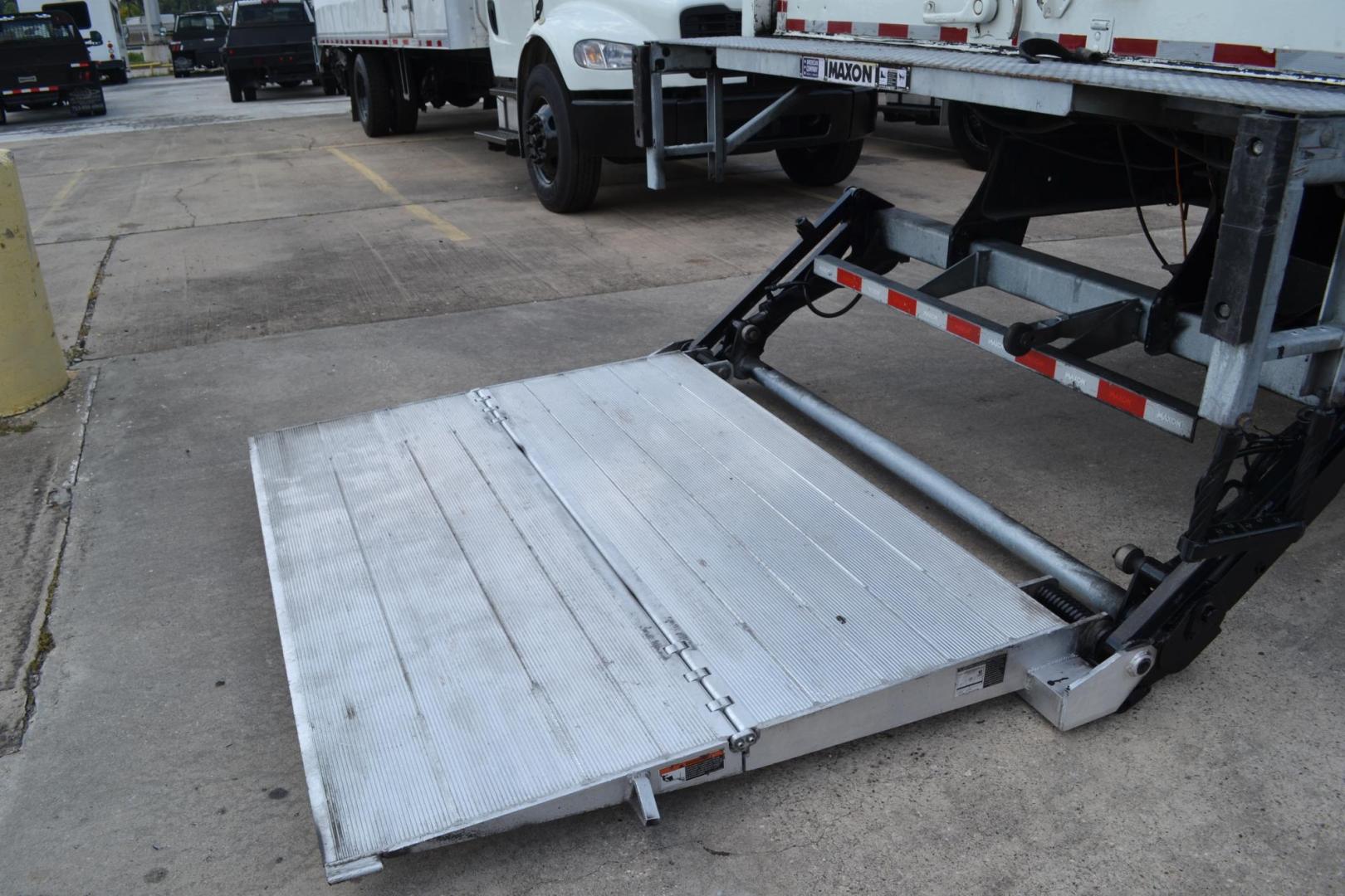 2019 WHITE /BLACK FREIGHTLINER M2-106 with an CUMMINS B6.7L 260HP engine, ALLISON 2500RDS AUTOMATIC transmission, located at 9172 North Fwy, Houston, TX, 77037, (713) 910-6868, 29.887470, -95.411903 - 26,000 LB GVWR NON CDL, MORGAN 26 FT BOX X HEIGHT 103" X WIDTH 102", MAXON 3,000 LB ALUMINUM LIFT GATE, AIR RIDE SUSPENSION, POWER WINDOWS, LOCKS, & MIRRORS, 160 GALLON FUEL CAPACITY - Photo#6