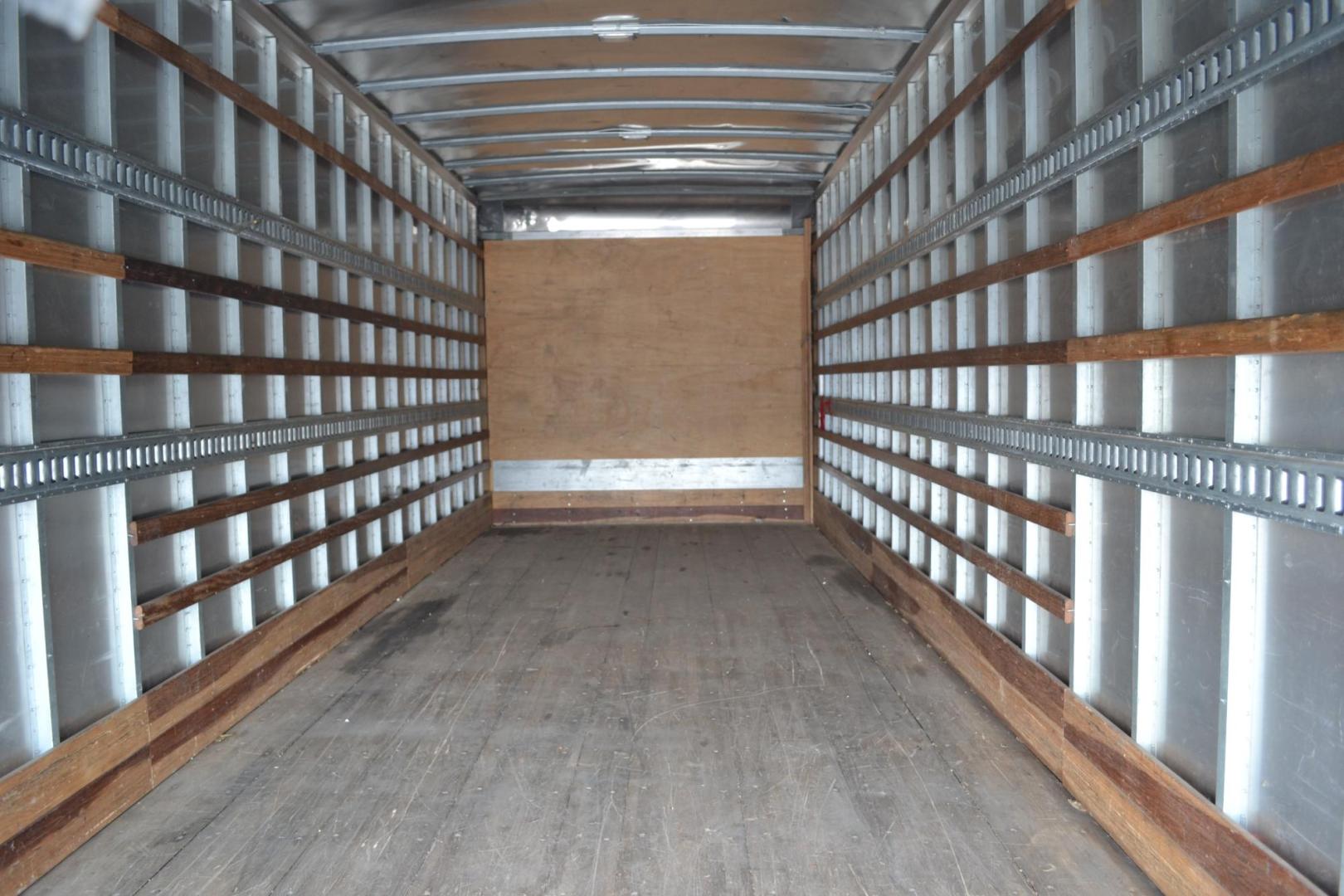 2019 WHITE /BLACK FREIGHTLINER M2-106 with an CUMMINS B6.7L 260HP engine, ALLISON 2500RDS AUTOMATIC transmission, located at 9172 North Fwy, Houston, TX, 77037, (713) 910-6868, 29.887470, -95.411903 - 26,000 LB GVWR NON CDL, MORGAN 26 FT BOX X HEIGHT 103" X WIDTH 102", MAXON 3,000 LB ALUMINUM LIFT GATE, AIR RIDE SUSPENSION, POWER WINDOWS, LOCKS, & MIRRORS, 160 GALLON FUEL CAPACITY - Photo#7