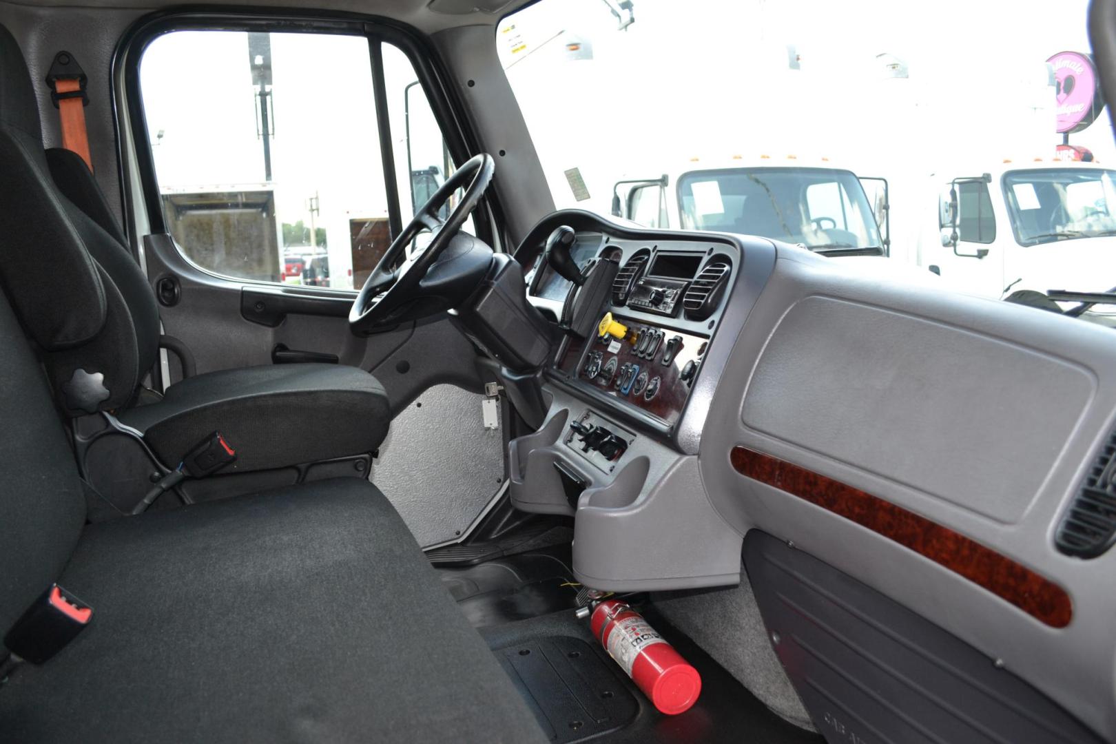 2019 WHITE /BLACK FREIGHTLINER M2-106 with an CUMMINS B6.7L 260HP engine, ALLISON 2500RDS AUTOMATIC transmission, located at 9172 North Fwy, Houston, TX, 77037, (713) 910-6868, 29.887470, -95.411903 - 26,000 LB GVWR NON CDL, MORGAN 26 FT BOX X HEIGHT 103" X WIDTH 102", MAXON 3,000 LB ALUMINUM LIFT GATE, AIR RIDE SUSPENSION, POWER WINDOWS, LOCKS, & MIRRORS, 160 GALLON FUEL CAPACITY - Photo#10