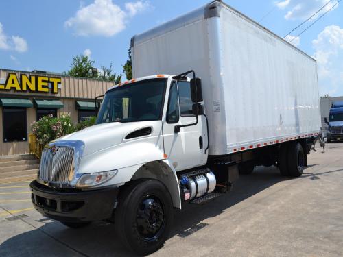 2018 INTERNATIONAL 4300 26 FT BOX TRUCK 