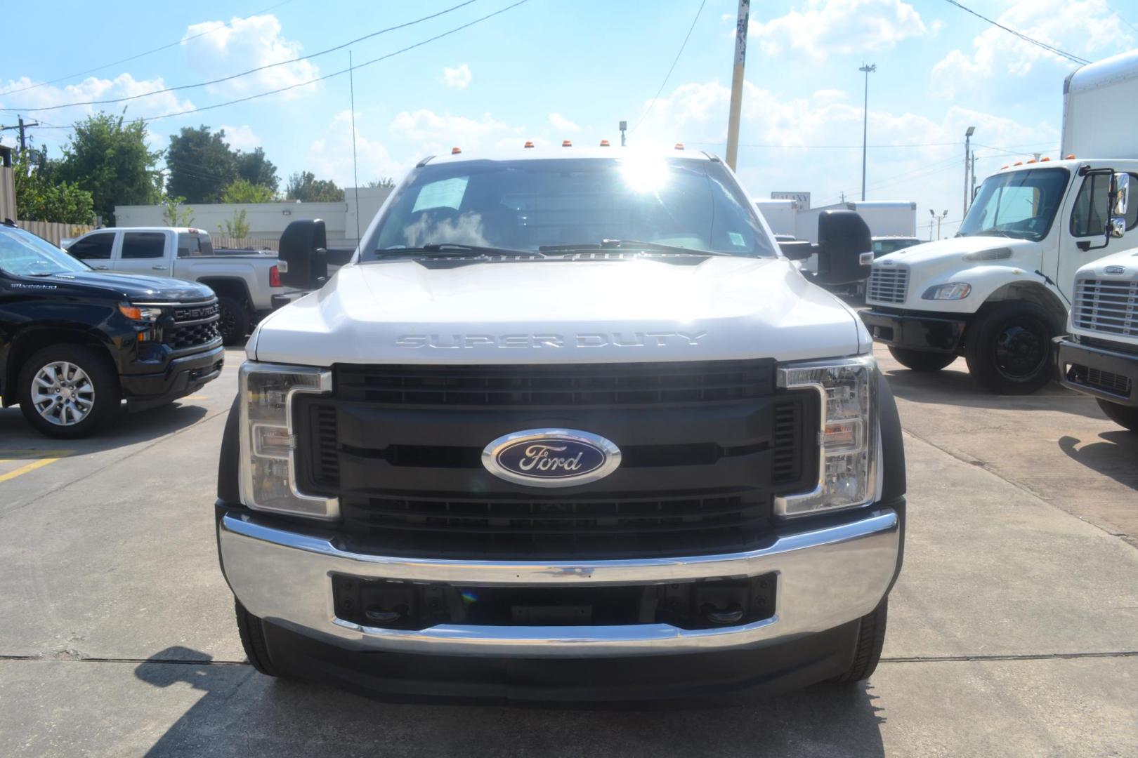 2019 WHITE /BLACK FORD F-450 (1FD0W4HT2KE) with an POWERSTROKE 6.7L 325 HP TURBO DIESEL engine, 6SPD AUTOMATIC transmission, located at 9172 North Fwy, Houston, TX, 77037, (713) 910-6868, 29.887470, -95.411903 - 9 FT FLATBED X 98" WIDE, GOOSENECK / BUMPER PULL HITCH, CREW CAB, 4X4, POWER WINDOWS, LOCKS & MIRRORS, WHEELBASE: 169", RATIO: 4.10LS - Photo#1