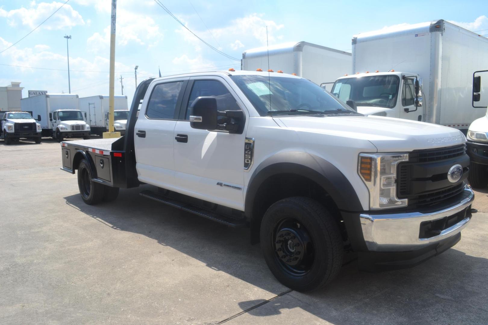 2019 WHITE /BLACK FORD F-450 (1FD0W4HT2KE) with an POWERSTROKE 6.7L 325 HP TURBO DIESEL engine, 6SPD AUTOMATIC transmission, located at 9172 North Fwy, Houston, TX, 77037, (713) 910-6868, 29.887470, -95.411903 - 9 FT FLATBED X 98" WIDE, GOOSENECK / BUMPER PULL HITCH, CREW CAB, 4X4, POWER WINDOWS, LOCKS & MIRRORS, WHEELBASE: 169", RATIO: 4.10LS - Photo#2