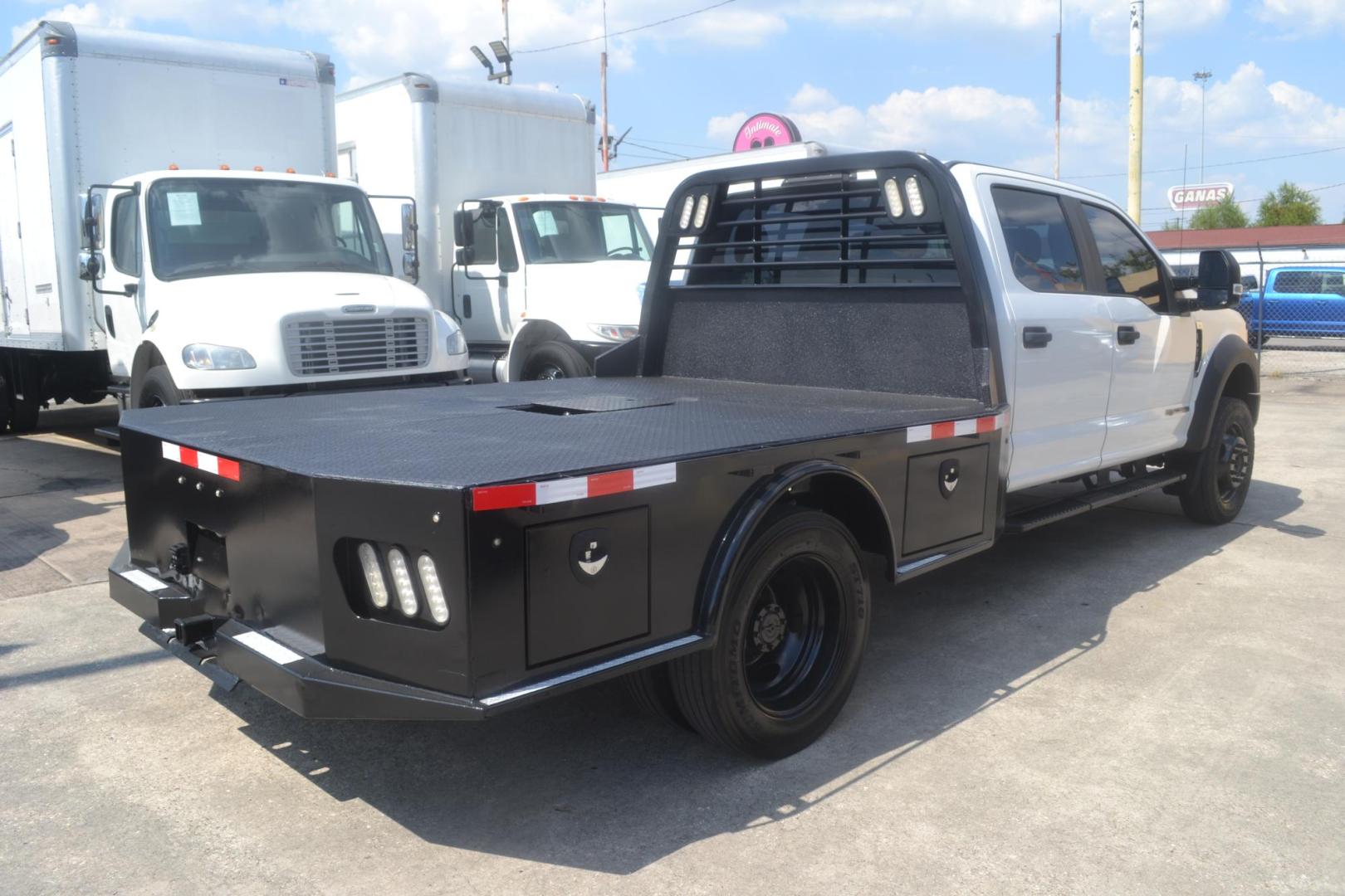 2019 WHITE /BLACK FORD F-450 (1FD0W4HT2KE) with an POWERSTROKE 6.7L 325 HP TURBO DIESEL engine, 6SPD AUTOMATIC transmission, located at 9172 North Fwy, Houston, TX, 77037, (713) 910-6868, 29.887470, -95.411903 - 9 FT FLATBED X 98" WIDE, GOOSENECK / BUMPER PULL HITCH, CREW CAB, 4X4, POWER WINDOWS, LOCKS & MIRRORS, WHEELBASE: 169", RATIO: 4.10LS - Photo#3