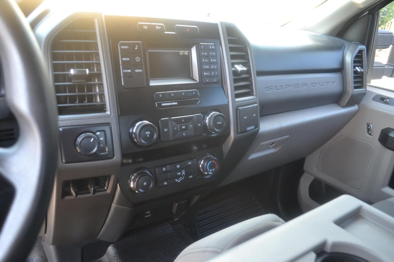2019 WHITE /BLACK FORD F-450 (1FD0W4HT2KE) with an POWERSTROKE 6.7L 325 HP TURBO DIESEL engine, 6SPD AUTOMATIC transmission, located at 9172 North Fwy, Houston, TX, 77037, (713) 910-6868, 29.887470, -95.411903 - 9 FT FLATBED X 98" WIDE, GOOSENECK / BUMPER PULL HITCH, CREW CAB, 4X4, POWER WINDOWS, LOCKS & MIRRORS, WHEELBASE: 169", RATIO: 4.10LS - Photo#12