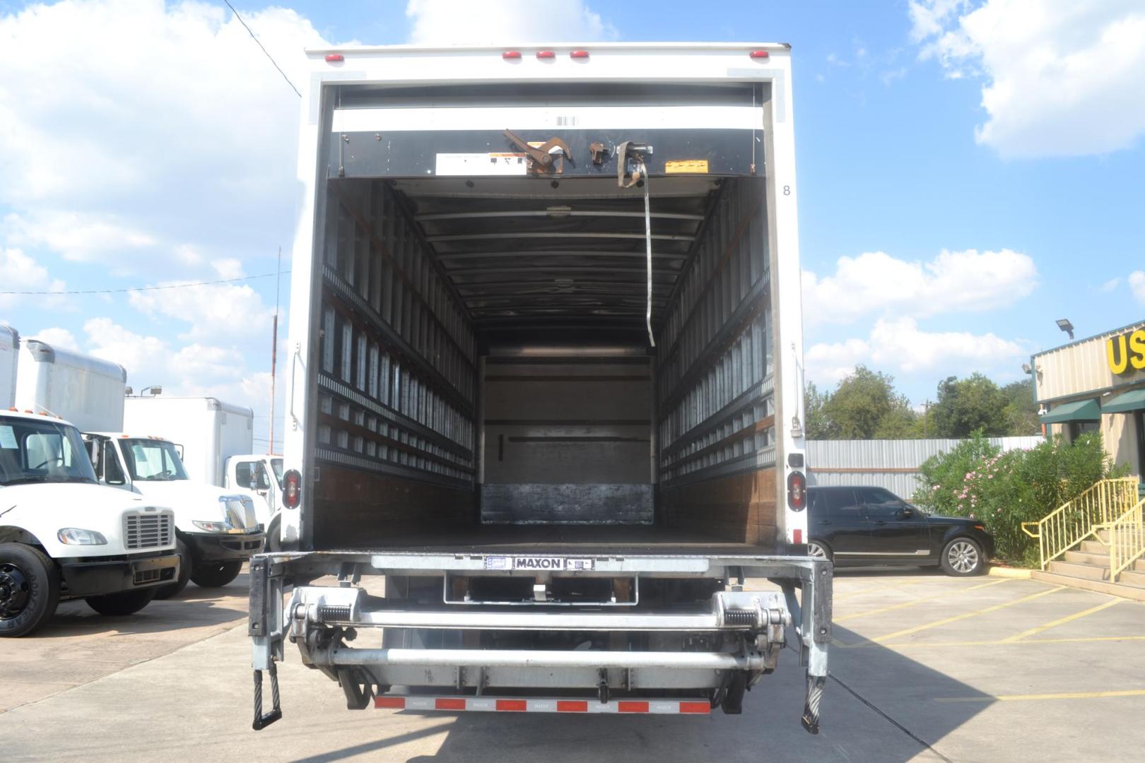2018 WHITE /BLACK FREIGHTLINER M2-106 (3ALACWFC9JD) with an CUMMINS B6.7L 240HP engine, ALLISON 2500RDS AUTOMATIC transmission, located at 9172 North Fwy, Houston, TX, 77037, (713) 910-6868, 29.887470, -95.411903 - 26,000 LB GVWR NON CDL, MORGAN 26 FT BOX, HEIGHT 103" X WIDTH 102", AIR RIDE SUSPENSION, MAXON 3,000 LB ALUMINUM LIFT GATE, EXHAUST BRAKE, COLLISION MITIGATION, CURB SIDE DOOR , POWER WINDOWS & LOCKS - Photo#4