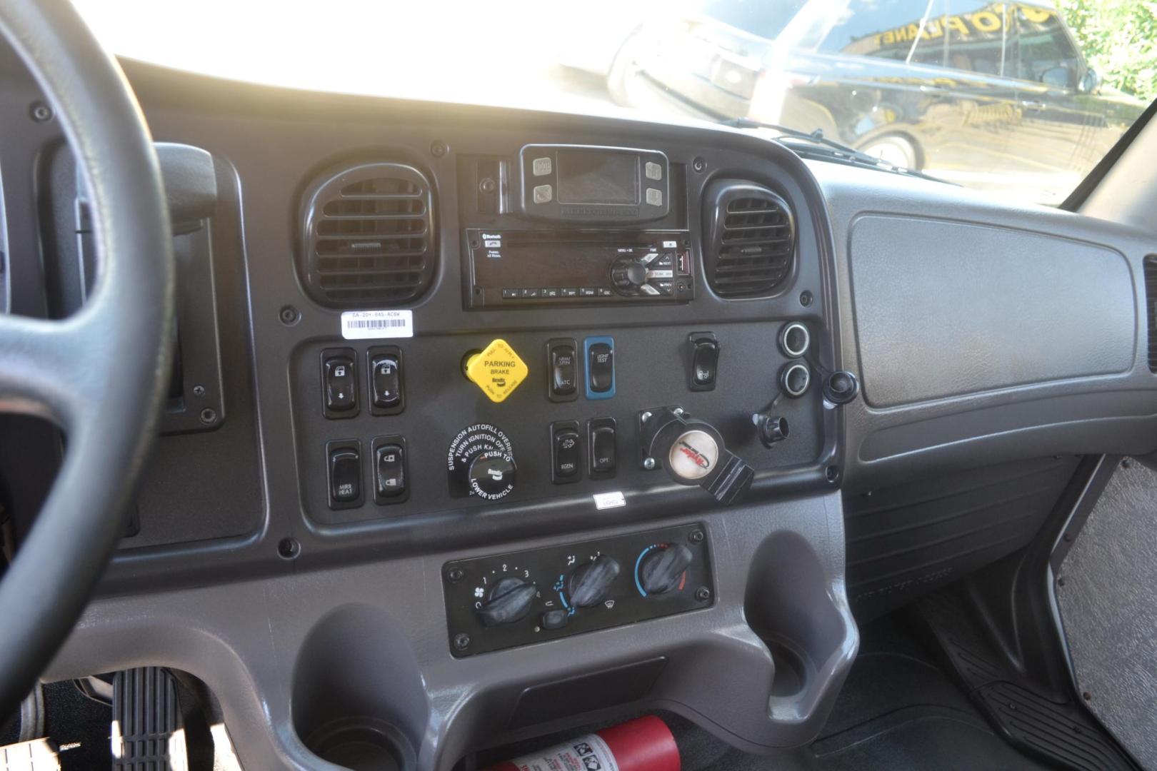 2018 WHITE /BLACK FREIGHTLINER M2-106 (3ALACWFC9JD) with an CUMMINS B6.7L 240HP engine, ALLISON 2500RDS AUTOMATIC transmission, located at 9172 North Fwy, Houston, TX, 77037, (713) 910-6868, 29.887470, -95.411903 - 26,000 LB GVWR NON CDL, MORGAN 26 FT BOX, HEIGHT 103" X WIDTH 102", AIR RIDE SUSPENSION, MAXON 3,000 LB ALUMINUM LIFT GATE, EXHAUST BRAKE, COLLISION MITIGATION, CURB SIDE DOOR , POWER WINDOWS & LOCKS - Photo#13