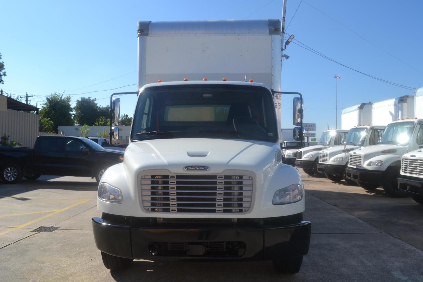 2018 WHITE /BLACK FREIGHTLINER M2-106 (3ALACWFC4JD) with an CUMMINS B6.7L 240HP engine, ALLISON 2500RDS AUTOMATIC transmission, located at 9172 North Fwy, Houston, TX, 77037, (713) 910-6868, 29.887470, -95.411903 - 26,000 LB GVWR NON CDL, 26 FT BOX, HEIGHT 103" X WIDTH 102", 3,000 LB ALUMINUM LIFT GATE W/ RAMP, AIR RIDE SUSPENSION, 90 GALLON FUEL CAPACITY, EXHAUST BRAKE, POWER WINDOWS & LOCKS, REVERSE CAMERA - Photo#1