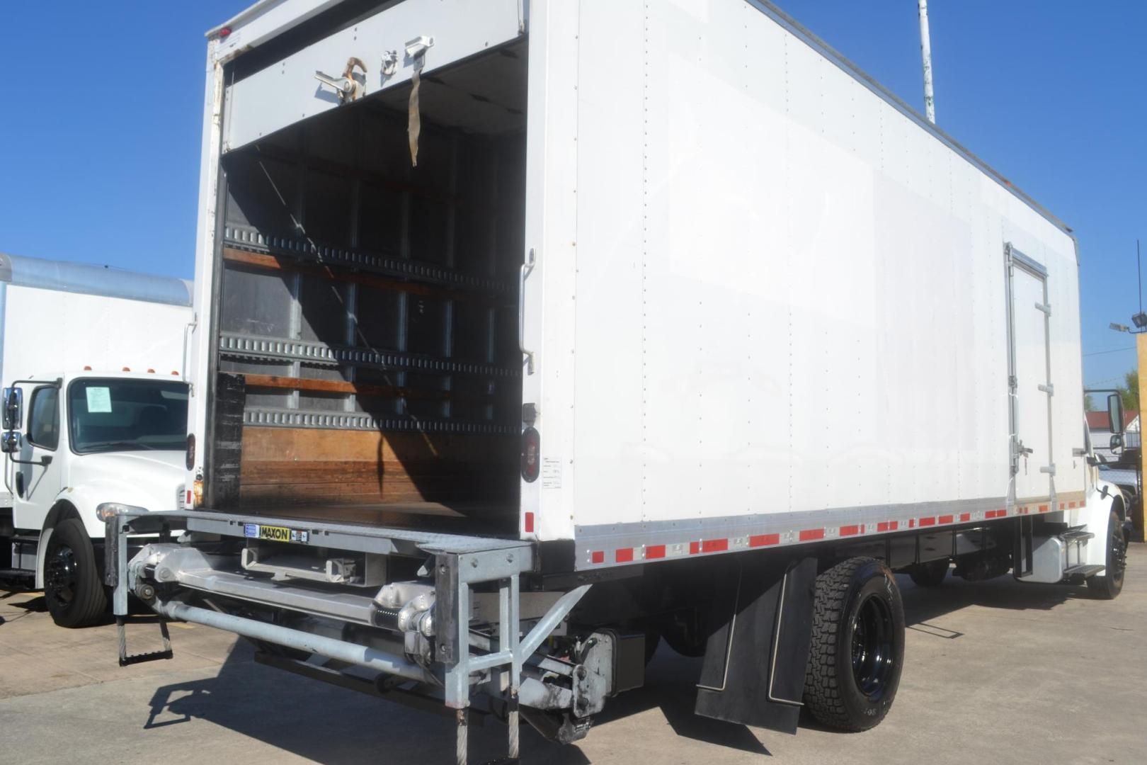 2018 WHITE /BLACK FREIGHTLINER M2-106 (3ALACWFC4JD) with an CUMMINS B6.7L 240HP engine, ALLISON 2500RDS AUTOMATIC transmission, located at 9172 North Fwy, Houston, TX, 77037, (713) 910-6868, 29.887470, -95.411903 - 26,000 LB GVWR NON CDL, 26 FT BOX, HEIGHT 103" X WIDTH 102", 3,000 LB ALUMINUM LIFT GATE W/ RAMP, AIR RIDE SUSPENSION, 90 GALLON FUEL CAPACITY, EXHAUST BRAKE, POWER WINDOWS & LOCKS, REVERSE CAMERA - Photo#3