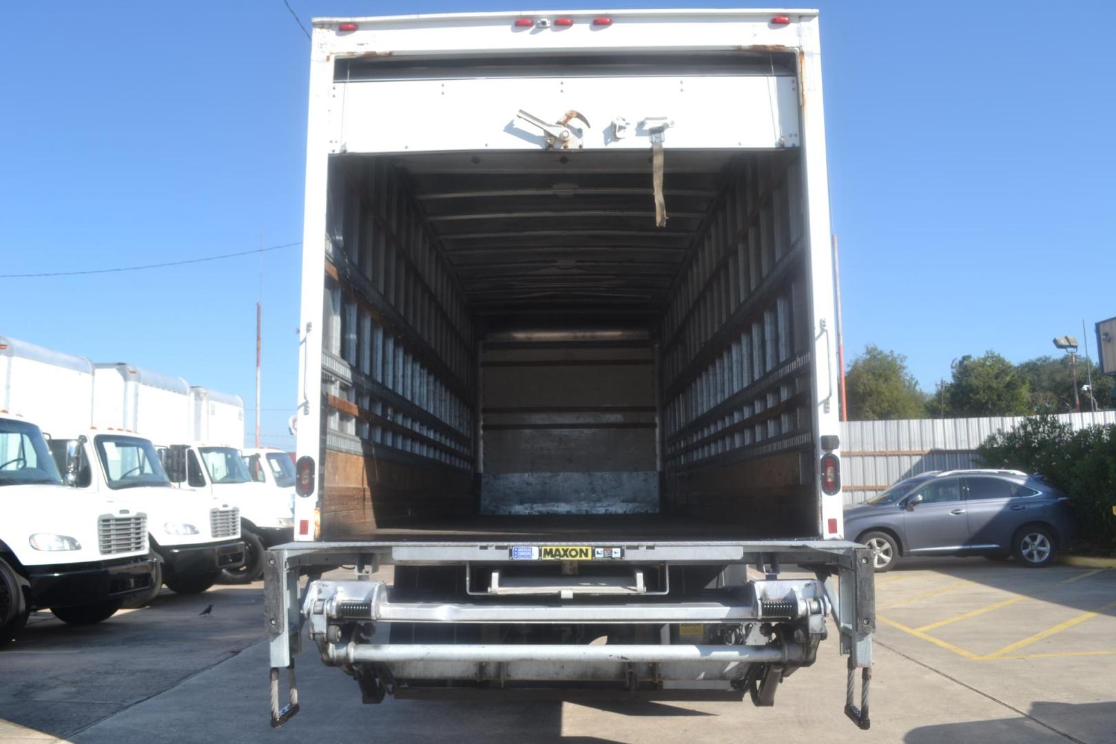 2018 WHITE /BLACK FREIGHTLINER M2-106 (3ALACWFC4JD) with an CUMMINS B6.7L 240HP engine, ALLISON 2500RDS AUTOMATIC transmission, located at 9172 North Fwy, Houston, TX, 77037, (713) 910-6868, 29.887470, -95.411903 - 26,000 LB GVWR NON CDL, 26 FT BOX, HEIGHT 103" X WIDTH 102", 3,000 LB ALUMINUM LIFT GATE W/ RAMP, AIR RIDE SUSPENSION, 90 GALLON FUEL CAPACITY, EXHAUST BRAKE, POWER WINDOWS & LOCKS, REVERSE CAMERA - Photo#4