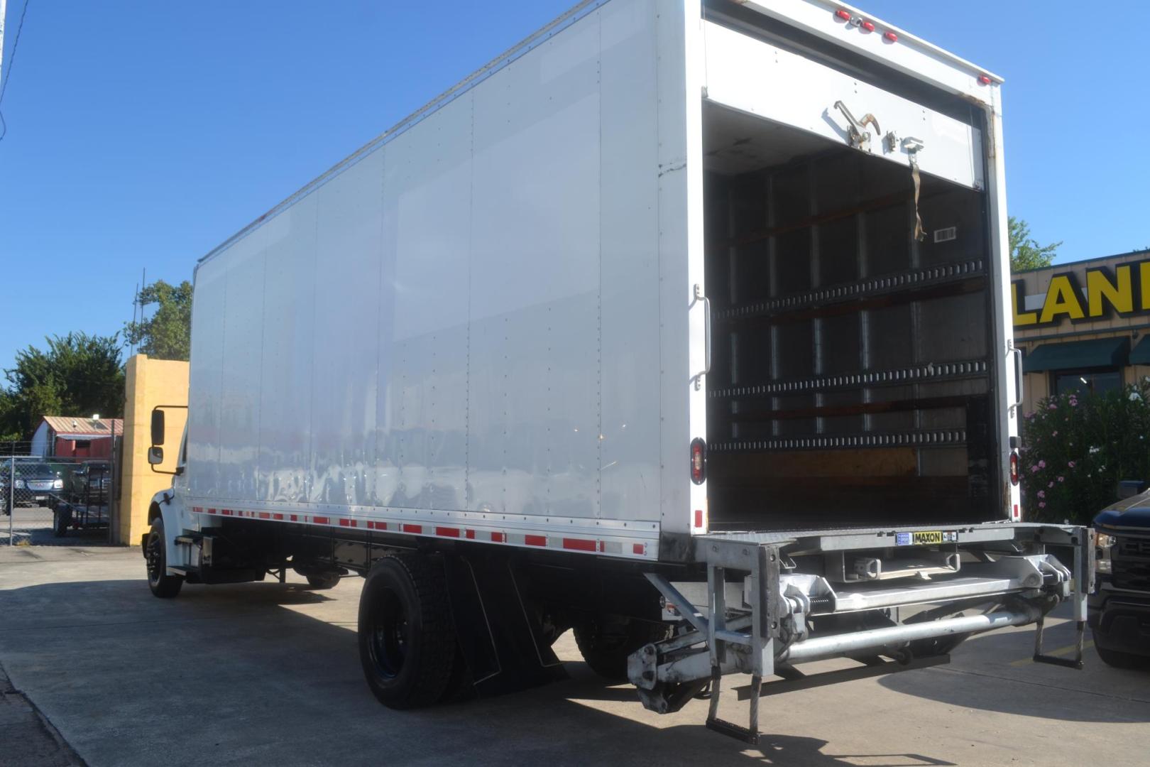 2018 WHITE /BLACK FREIGHTLINER M2-106 (3ALACWFC4JD) with an CUMMINS B6.7L 240HP engine, ALLISON 2500RDS AUTOMATIC transmission, located at 9172 North Fwy, Houston, TX, 77037, (713) 910-6868, 29.887470, -95.411903 - 26,000 LB GVWR NON CDL, 26 FT BOX, HEIGHT 103" X WIDTH 102", 3,000 LB ALUMINUM LIFT GATE W/ RAMP, AIR RIDE SUSPENSION, 90 GALLON FUEL CAPACITY, EXHAUST BRAKE, POWER WINDOWS & LOCKS, REVERSE CAMERA - Photo#5