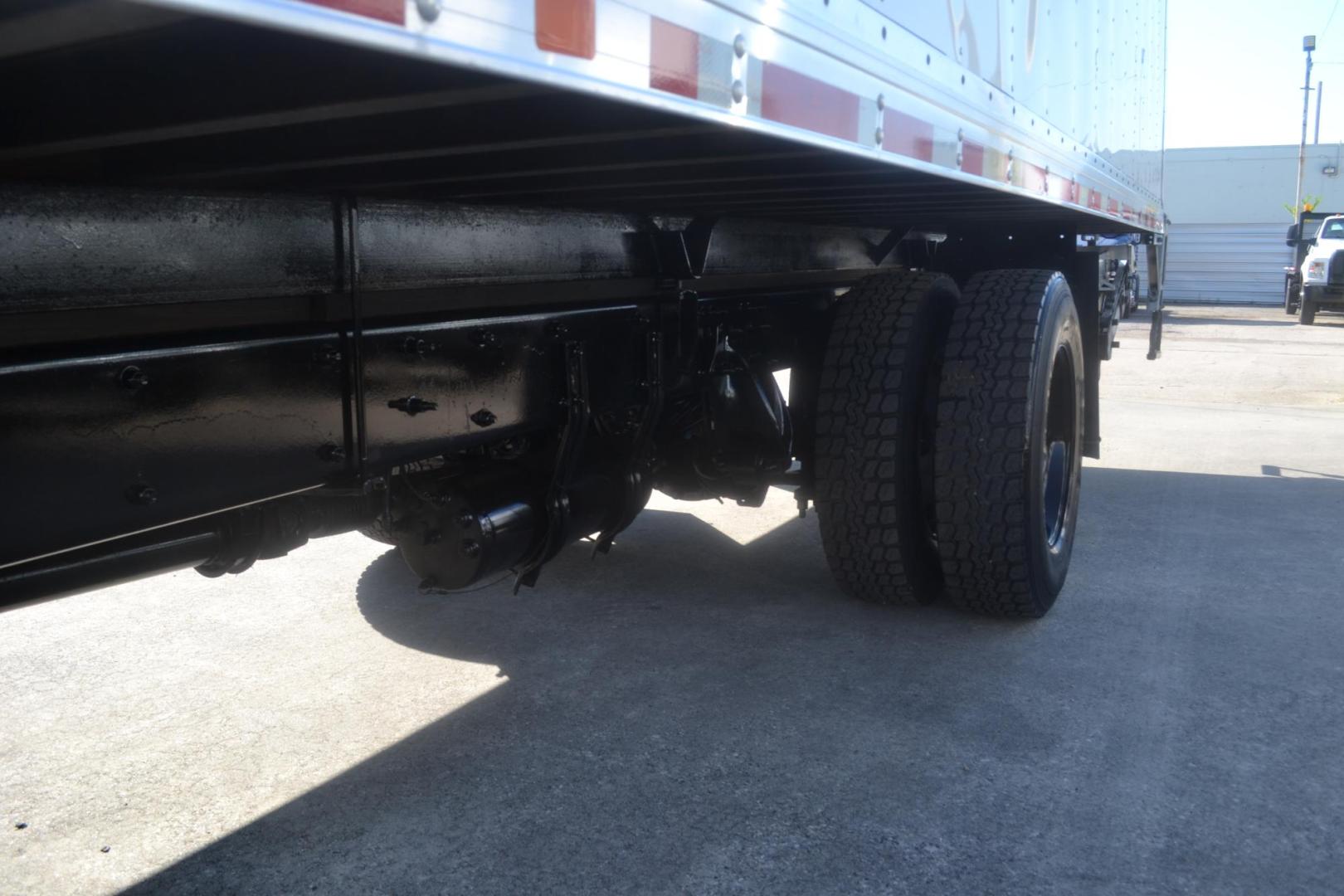 2018 WHITE /BLACK FREIGHTLINER M2-106 (3ALACWFC4JD) with an CUMMINS B6.7L 240HP engine, ALLISON 2500RDS AUTOMATIC transmission, located at 9172 North Fwy, Houston, TX, 77037, (713) 910-6868, 29.887470, -95.411903 - 26,000 LB GVWR NON CDL, 26 FT BOX, HEIGHT 103" X WIDTH 102", 3,000 LB ALUMINUM LIFT GATE W/ RAMP, AIR RIDE SUSPENSION, 90 GALLON FUEL CAPACITY, EXHAUST BRAKE, POWER WINDOWS & LOCKS, REVERSE CAMERA - Photo#9